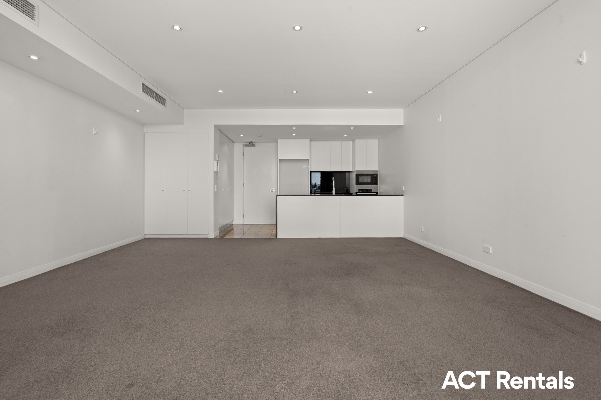 49/20  Eyre Street Kingston
