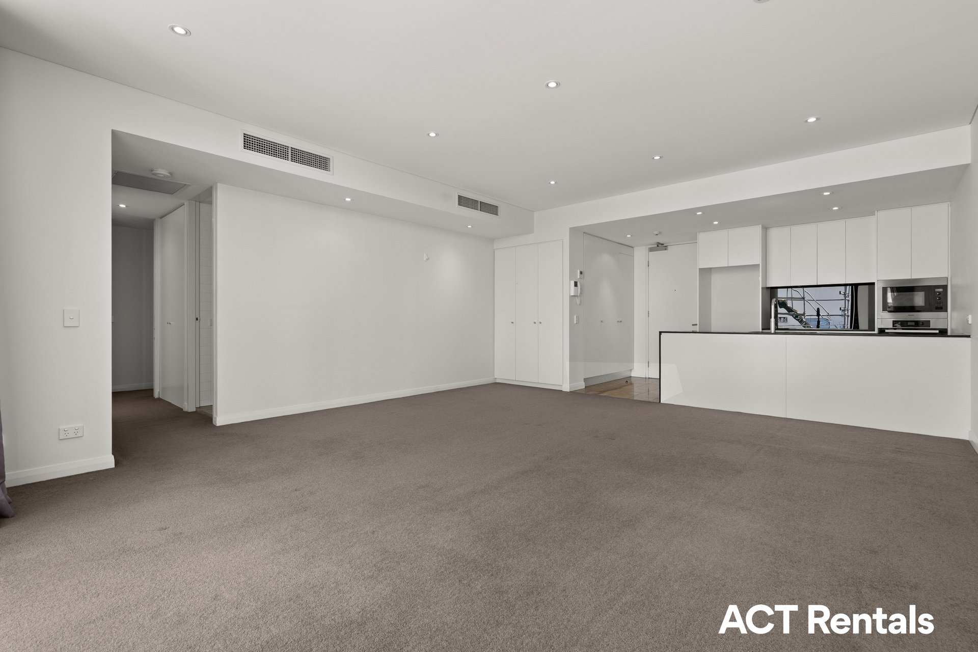 49/20  Eyre Street Kingston