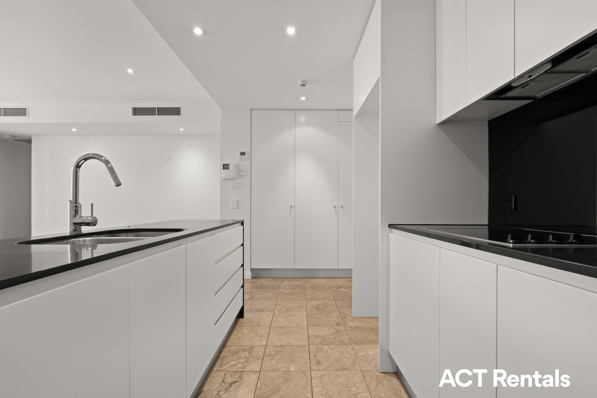 49/20  Eyre Street Kingston