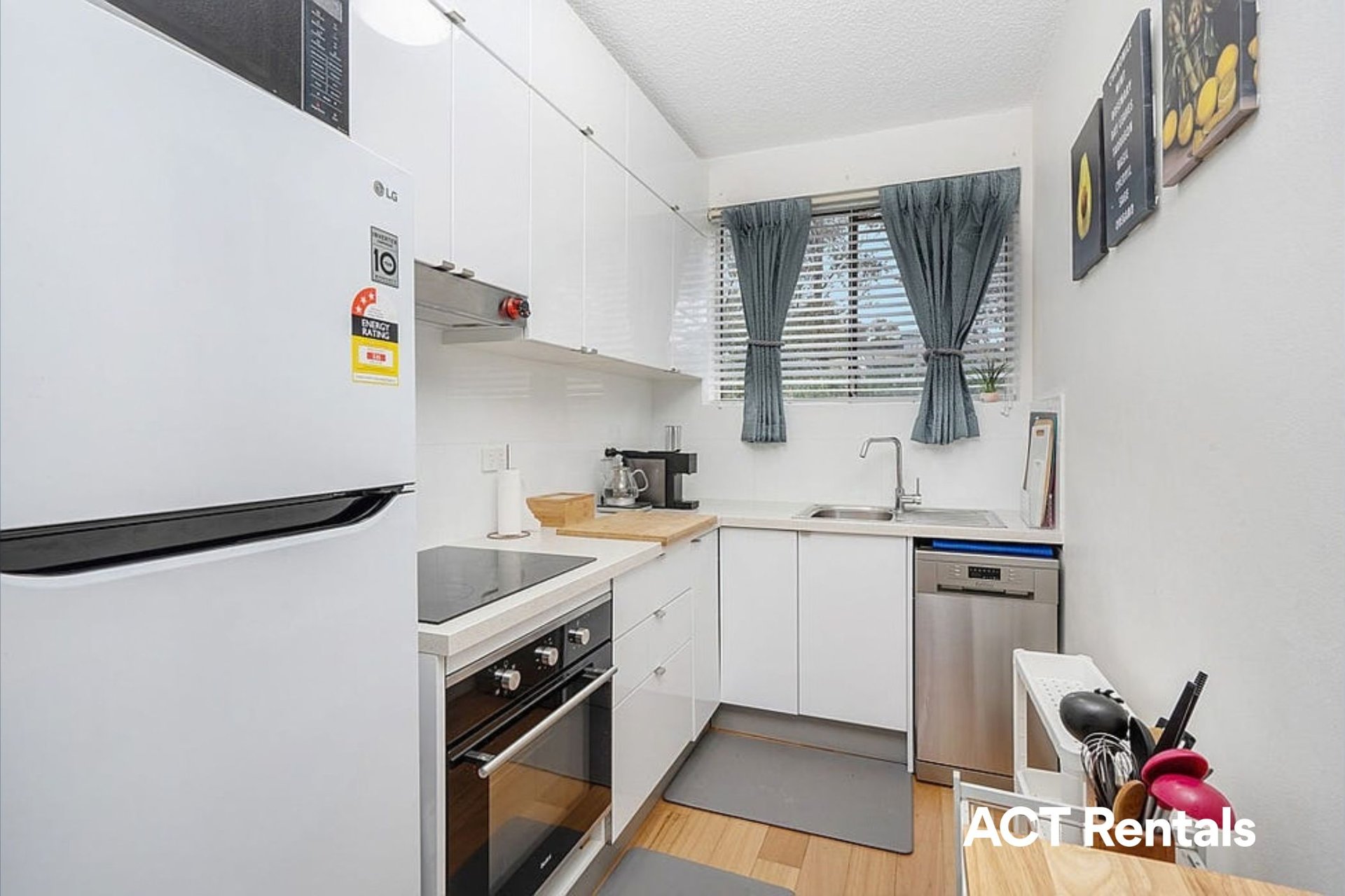 16/32 Springvale Drive Hawker