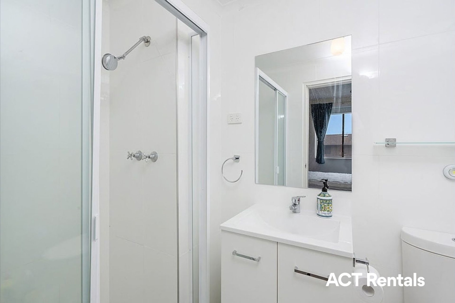 16/32 Springvale Drive Hawker