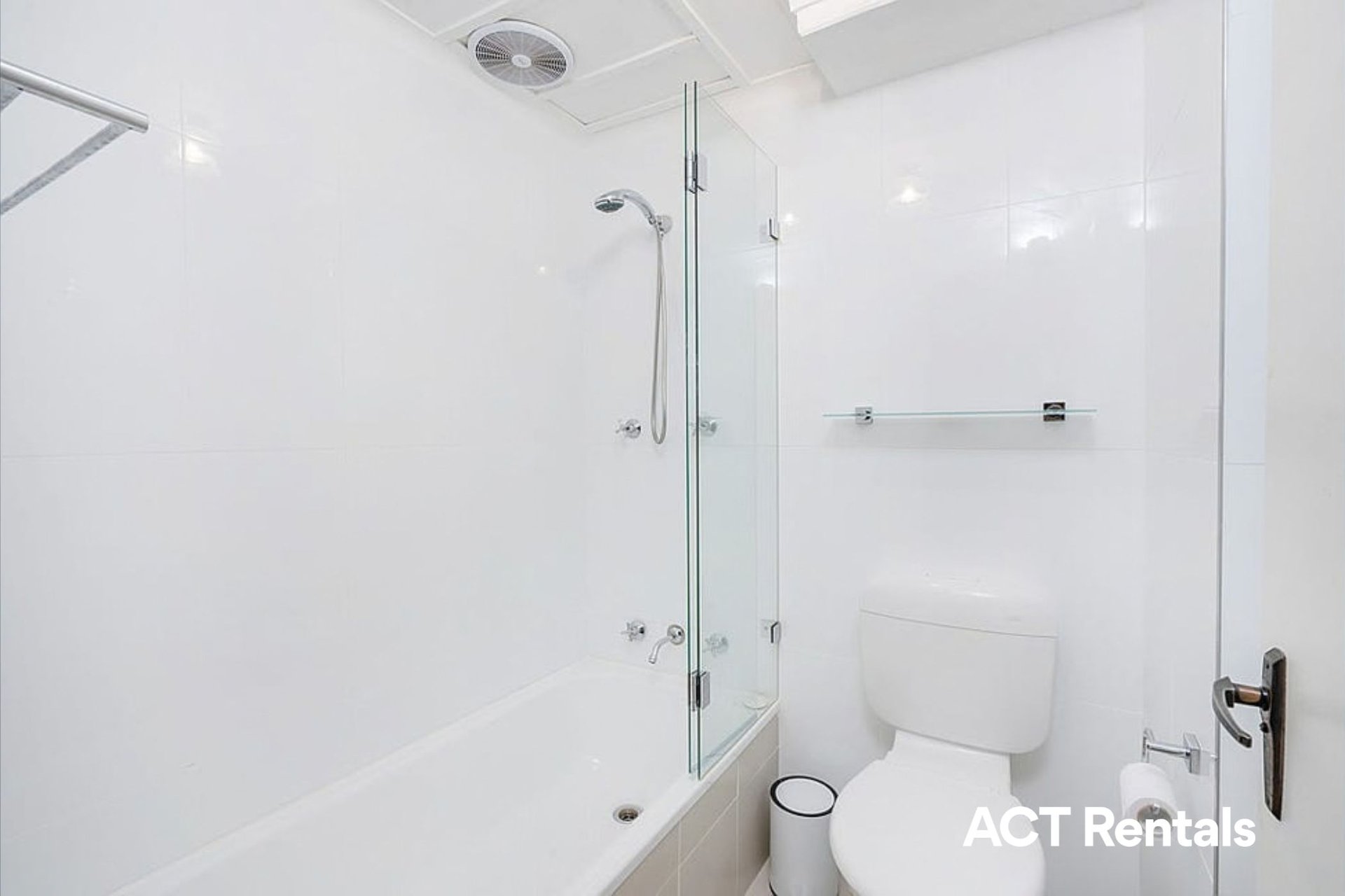 16/32 Springvale Drive Hawker
