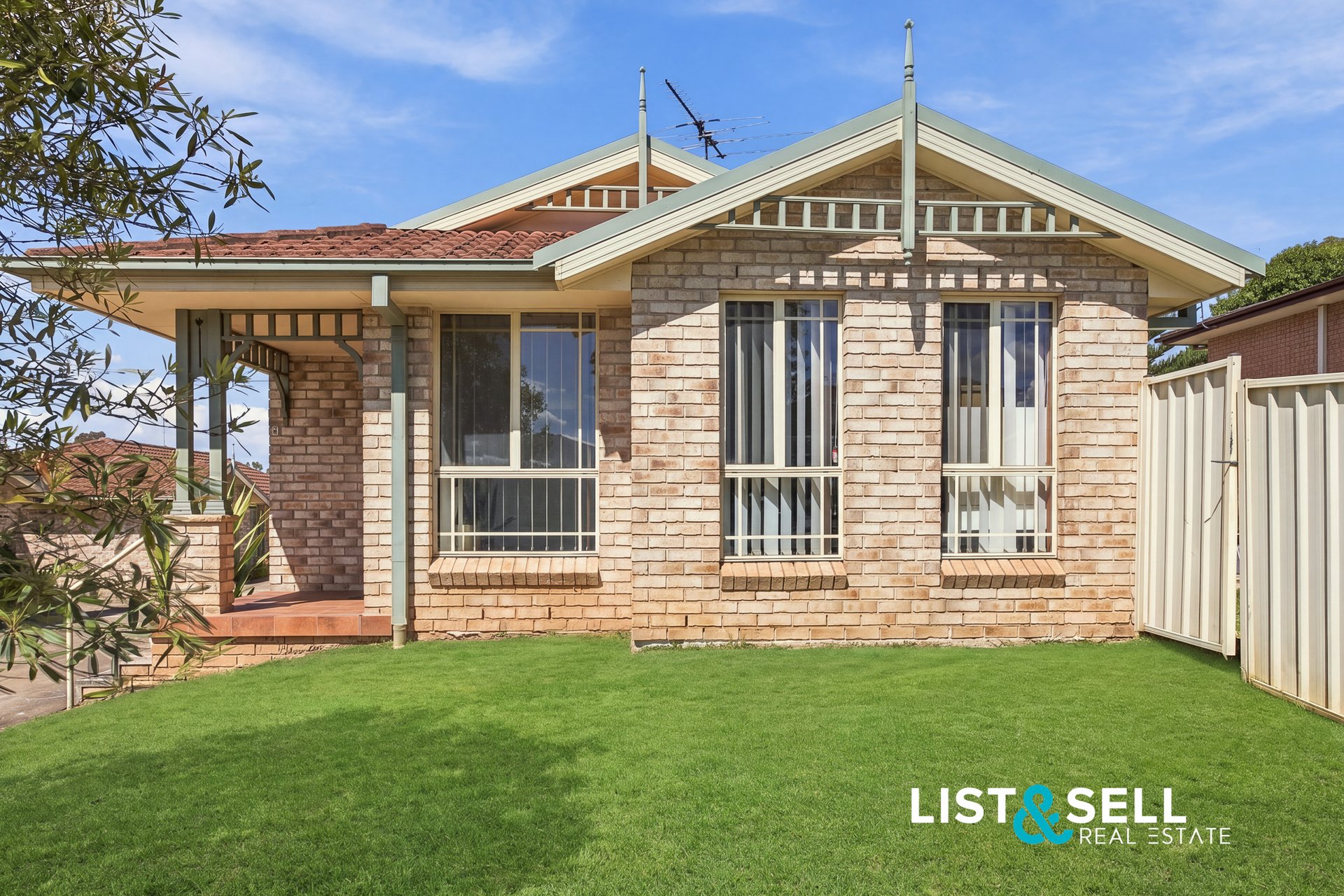 4/48 Julius Road, Rosemeadow - Image 1