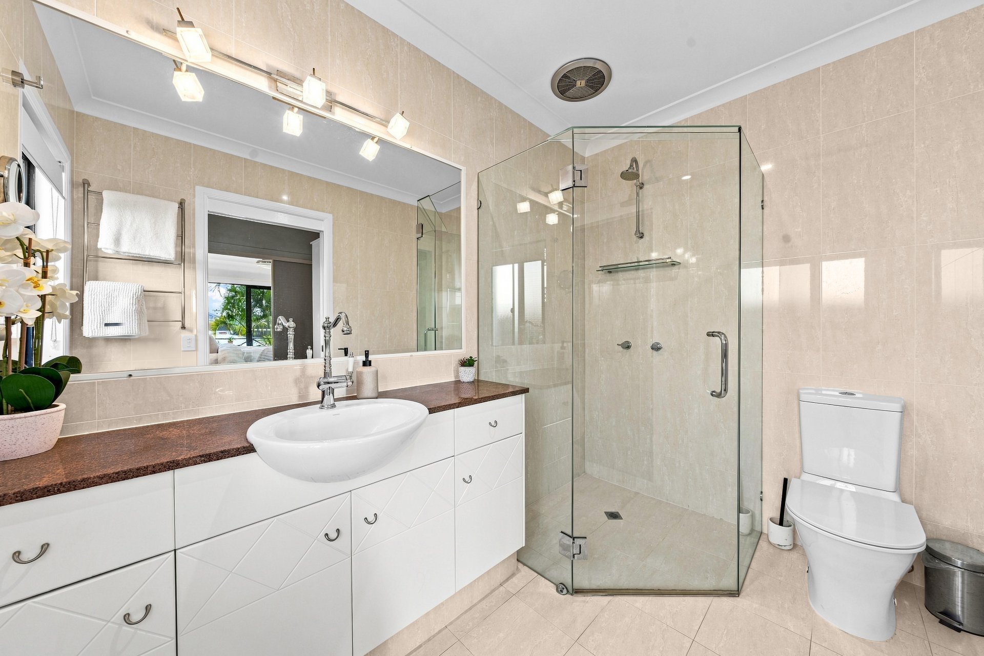198 Dunlin Drive Burleigh Waters