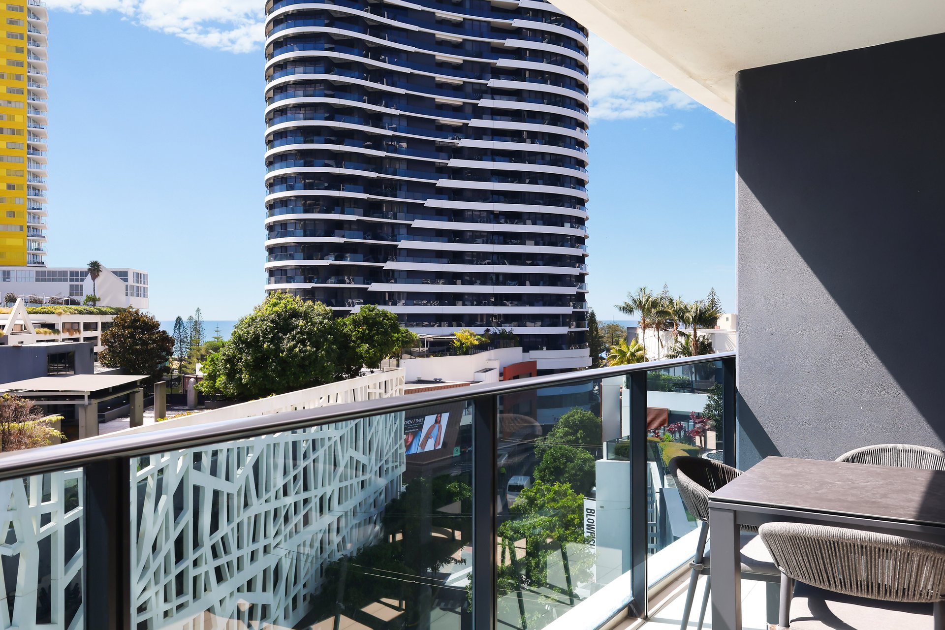20505/21 Elizabeth Avenue Broadbeach