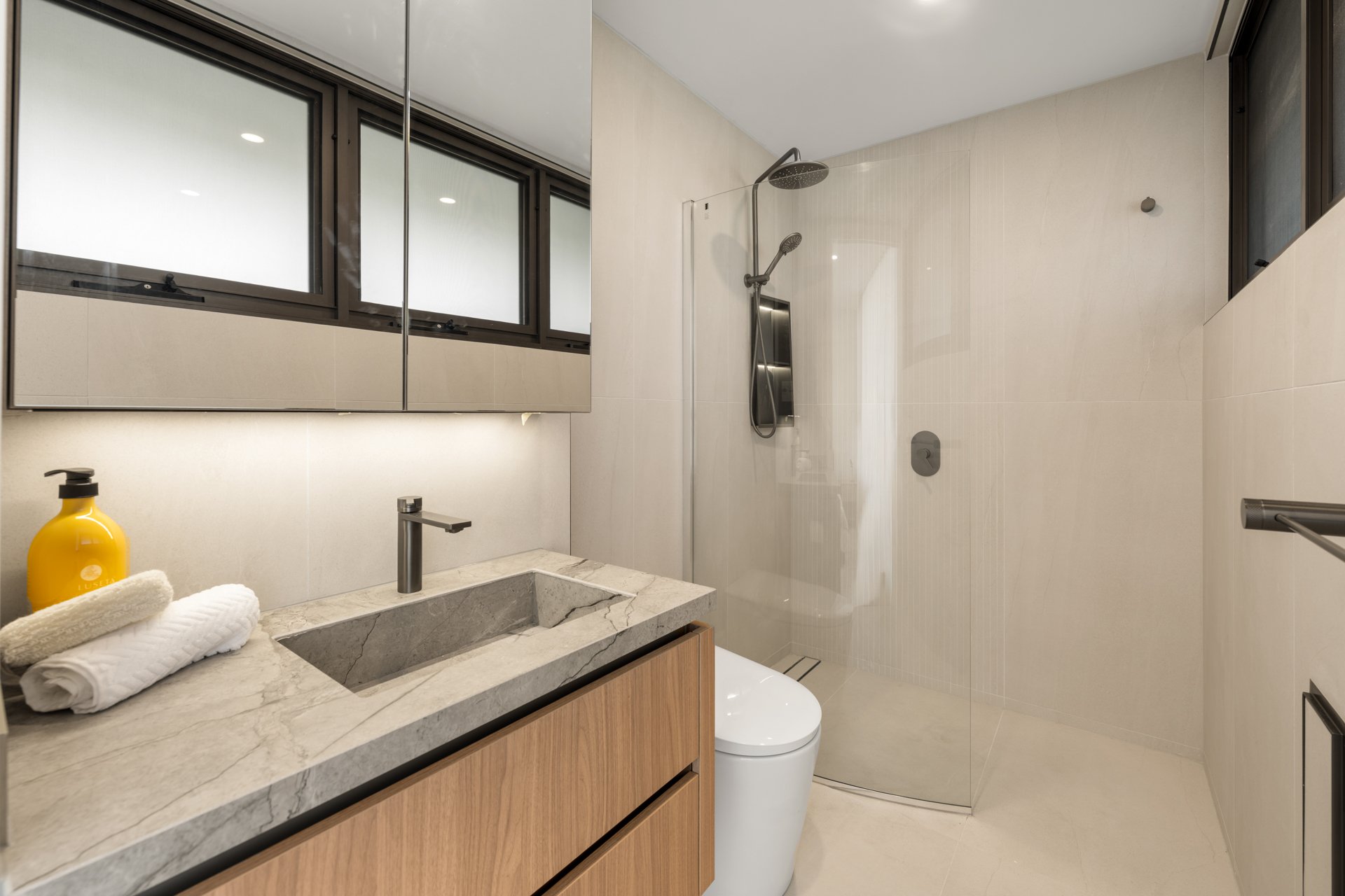 1/5  Esther  Place Surfers Paradise