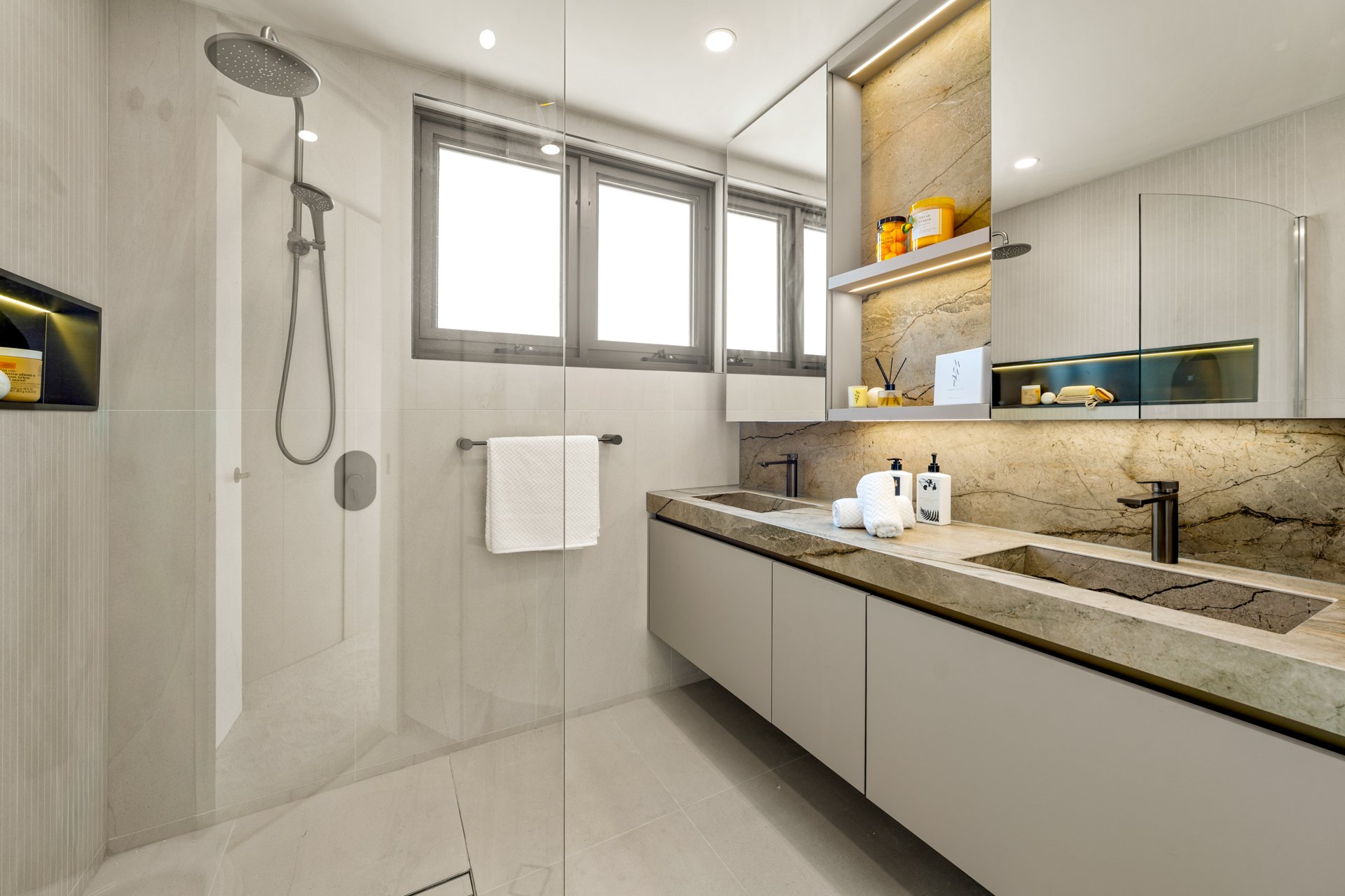 1/5  Esther  Place Surfers Paradise