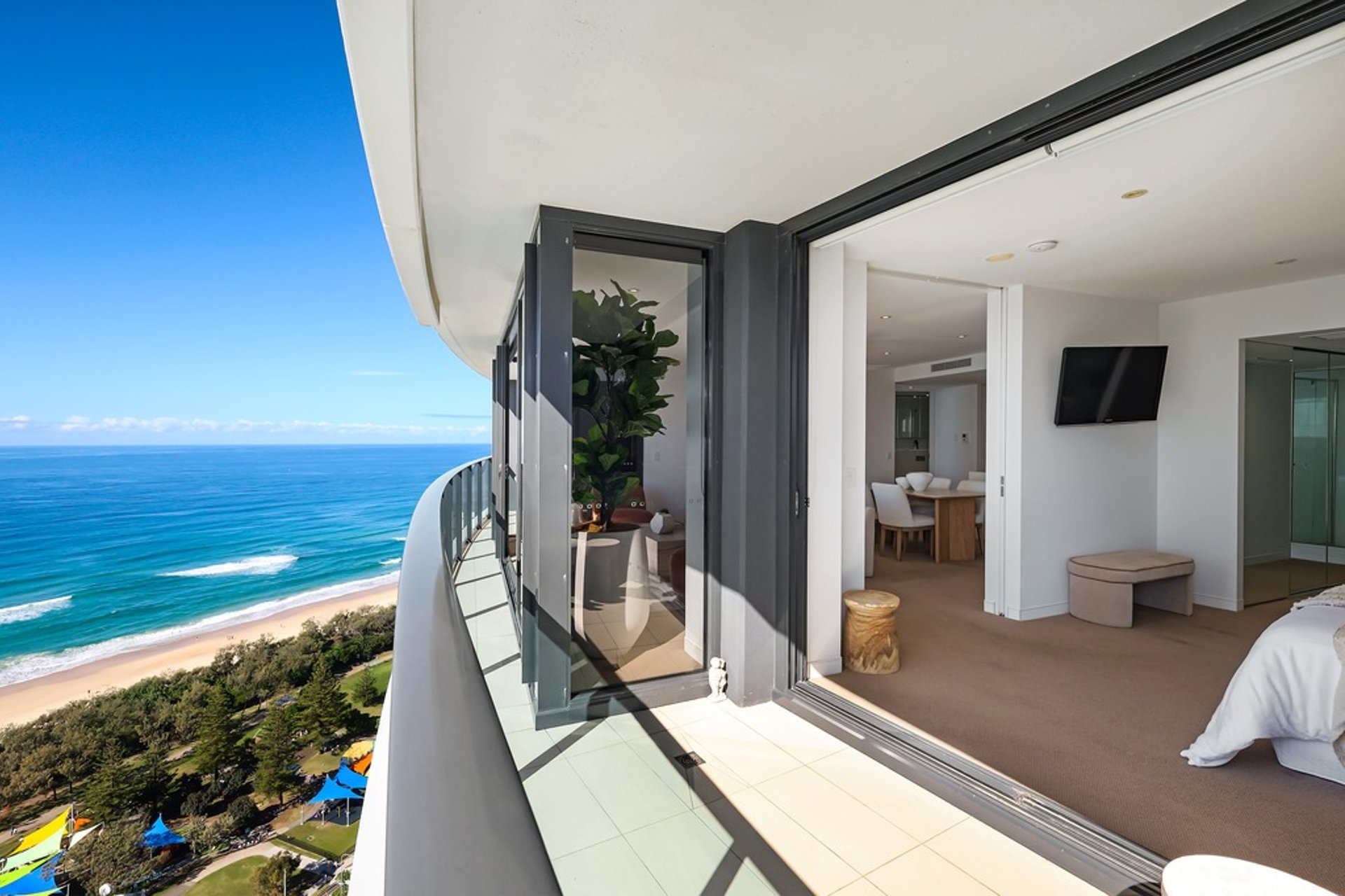 3003/1 Oracle Boulevard Broadbeach