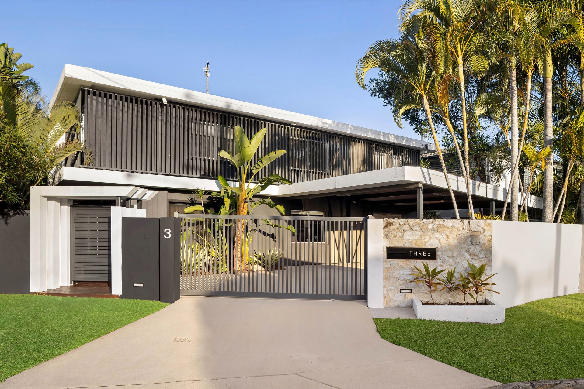 3 Cleland Crescent Broadbeach Waters