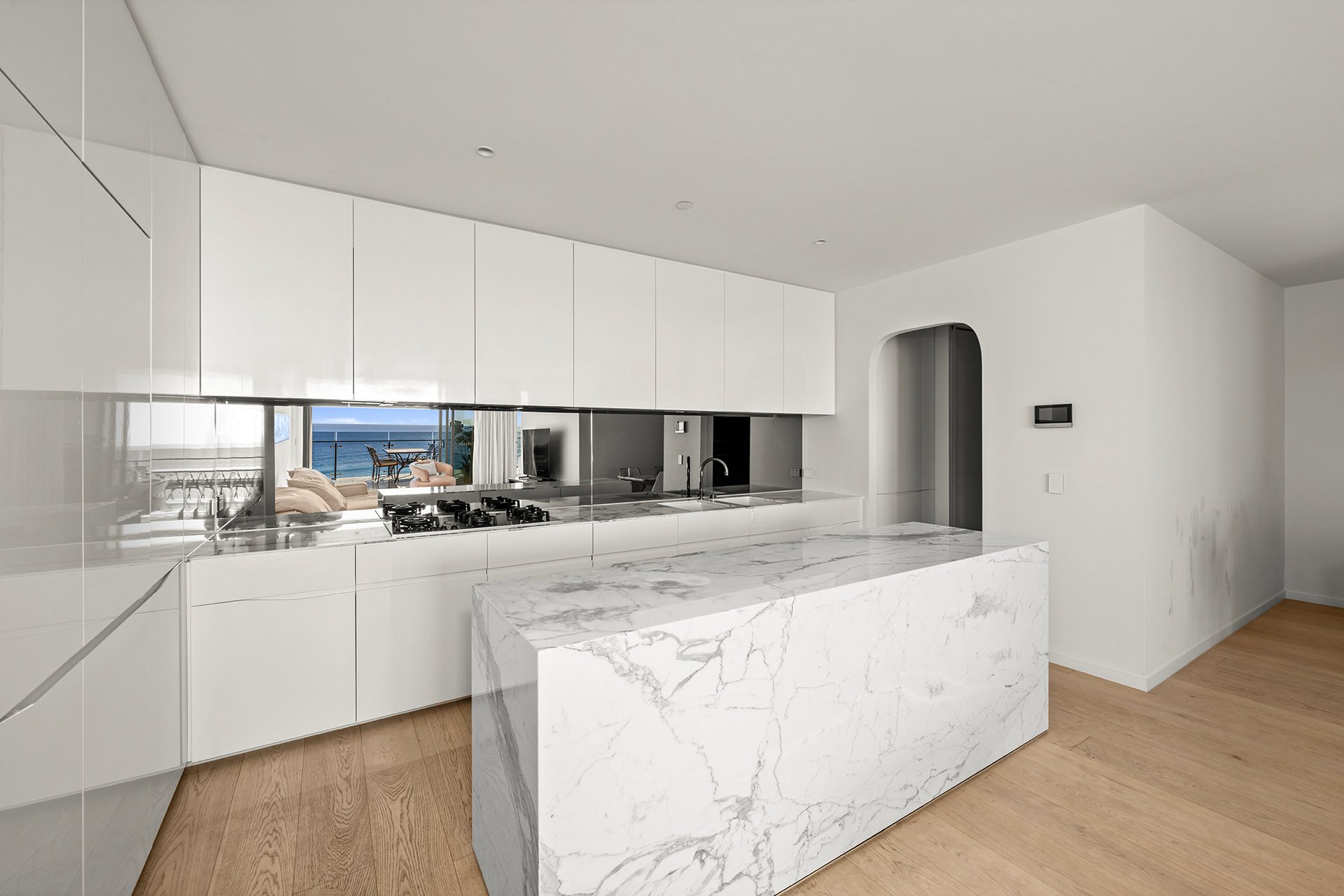 1602/272 Hedges Avenue Mermaid Beach