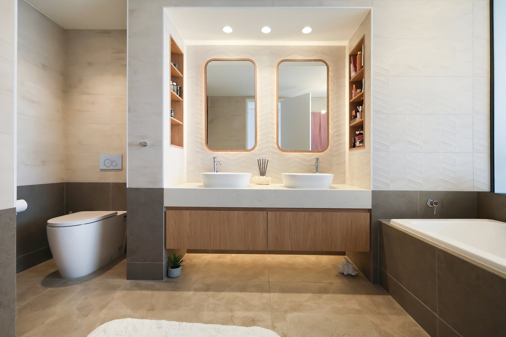 1802/33 Surf Parade Broadbeach