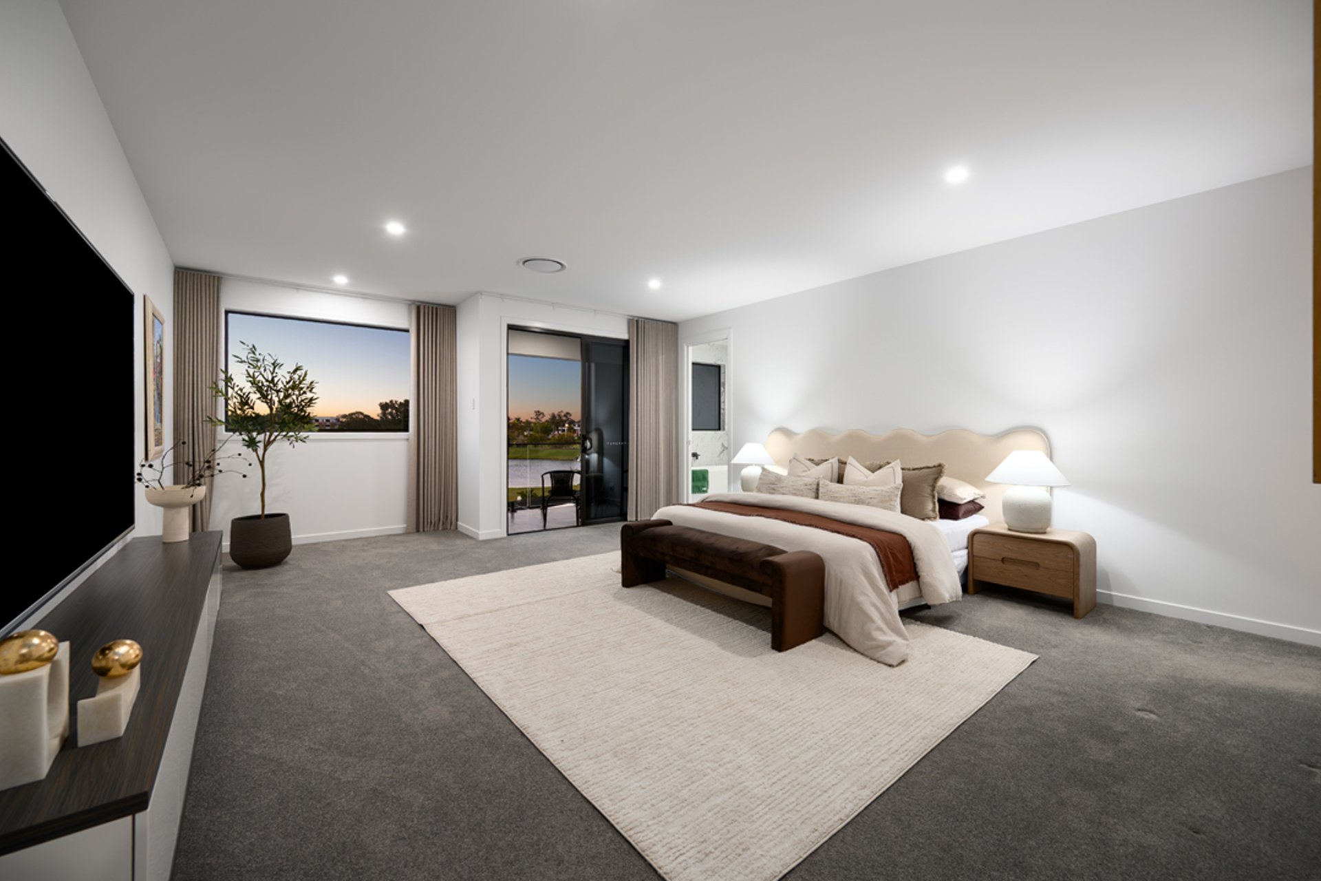 9213 Peter Senior Drive Hope Island