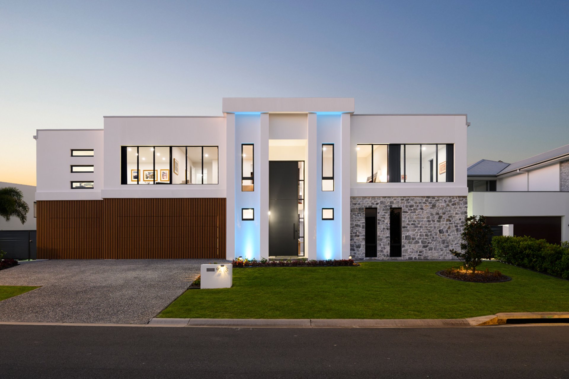 9213 Peter Senior Drive Hope Island