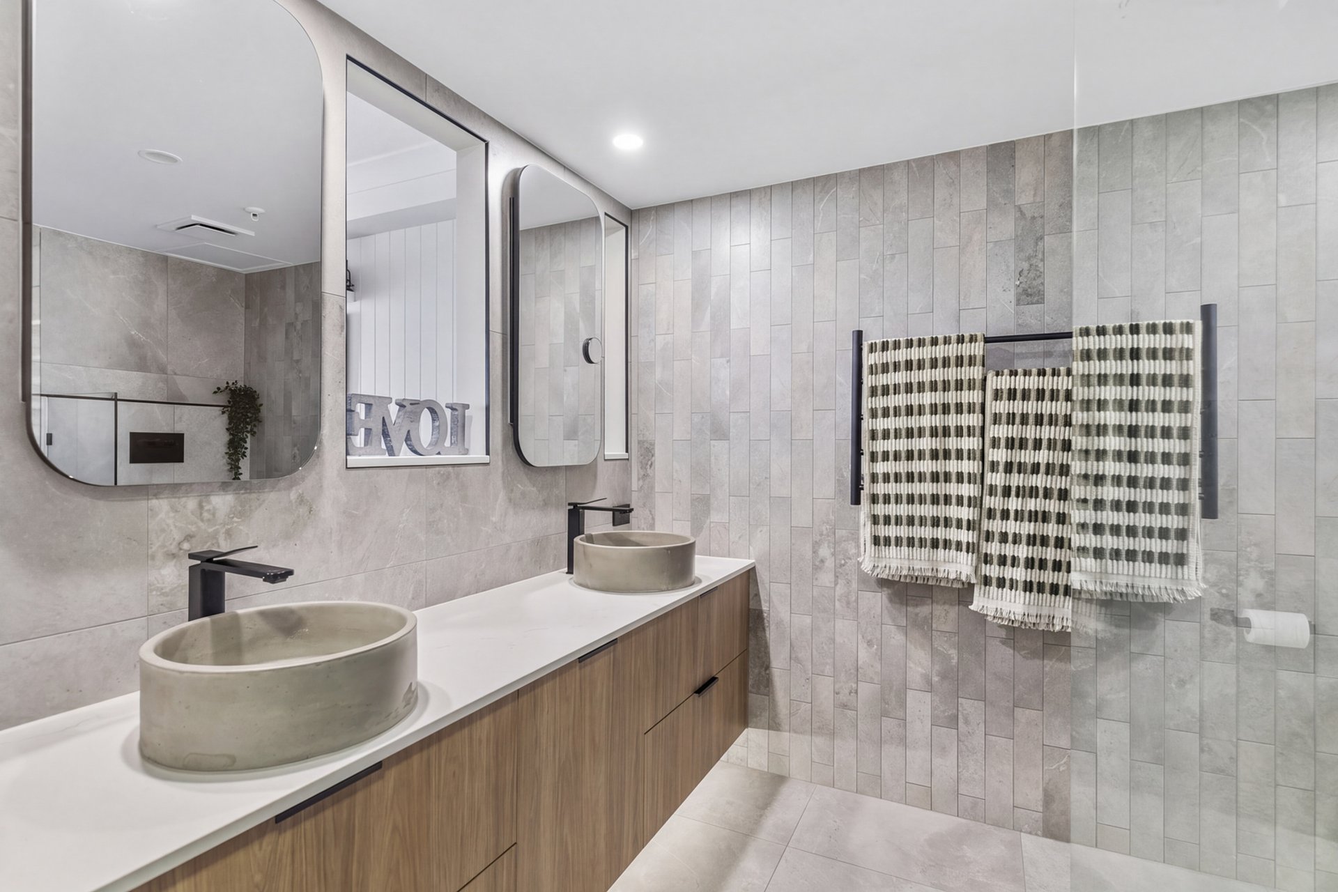 27/21 Bayview Street Runaway Bay