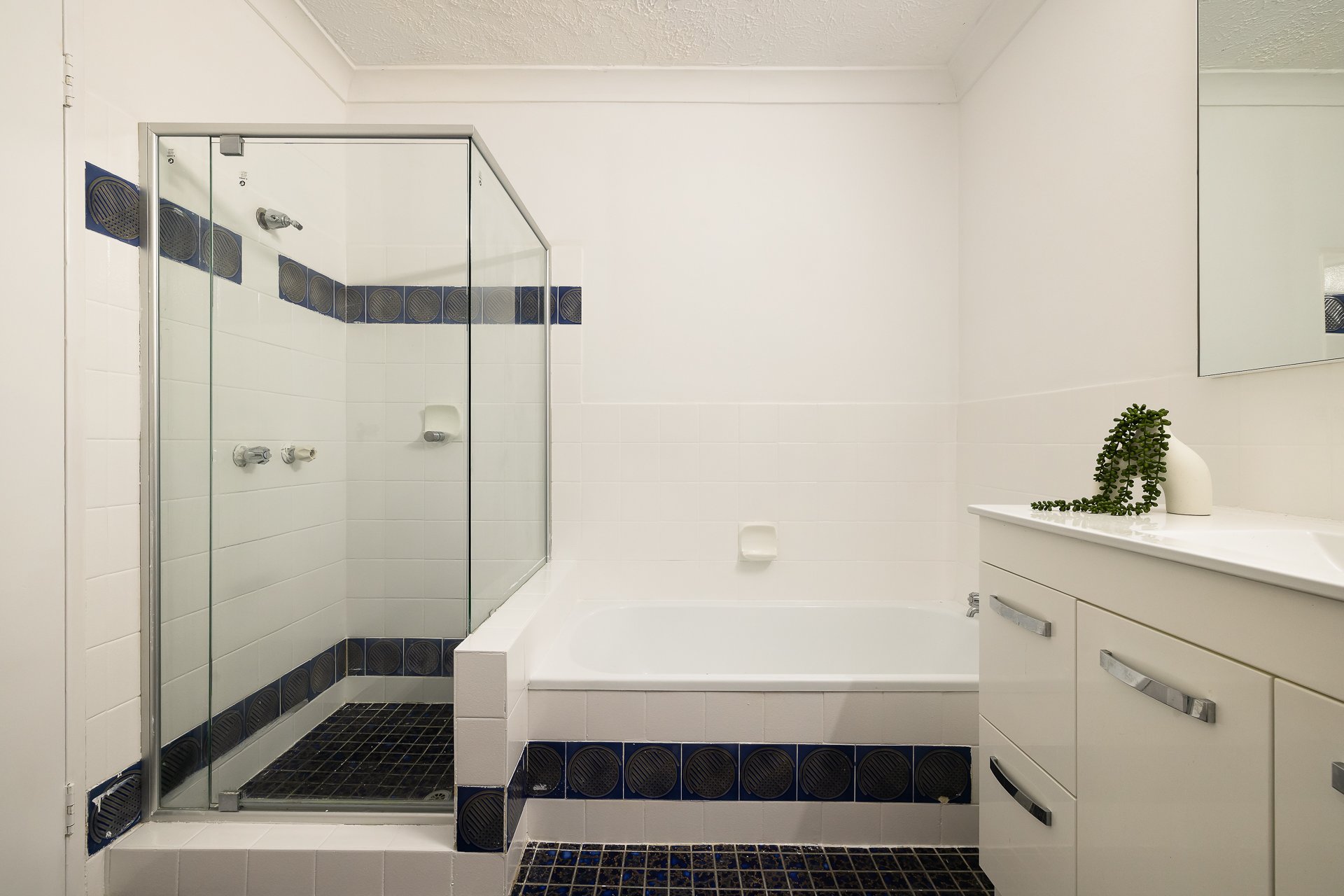 14/24 Second  Avenue Broadbeach