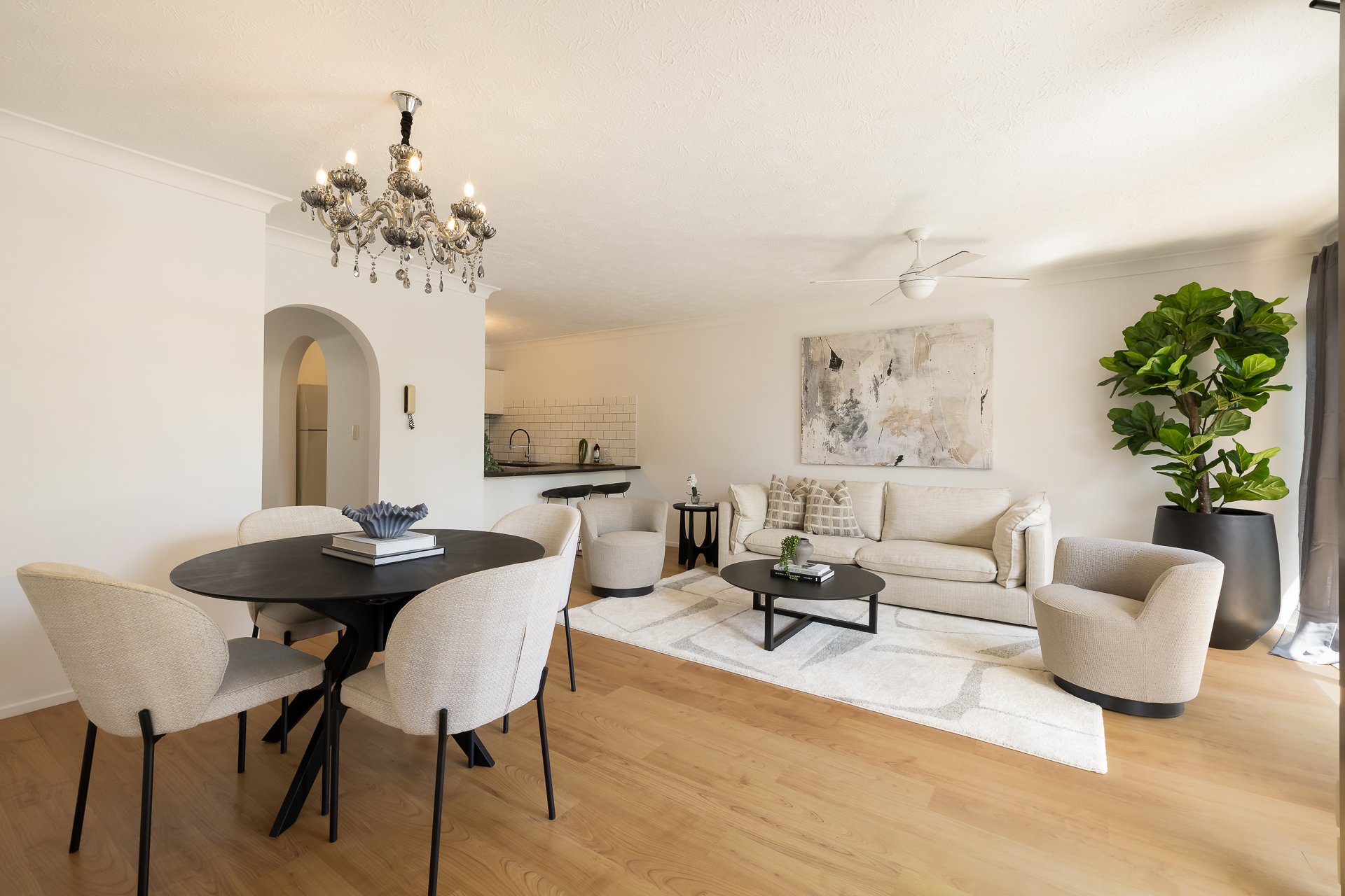 14/24 Second  Avenue Broadbeach