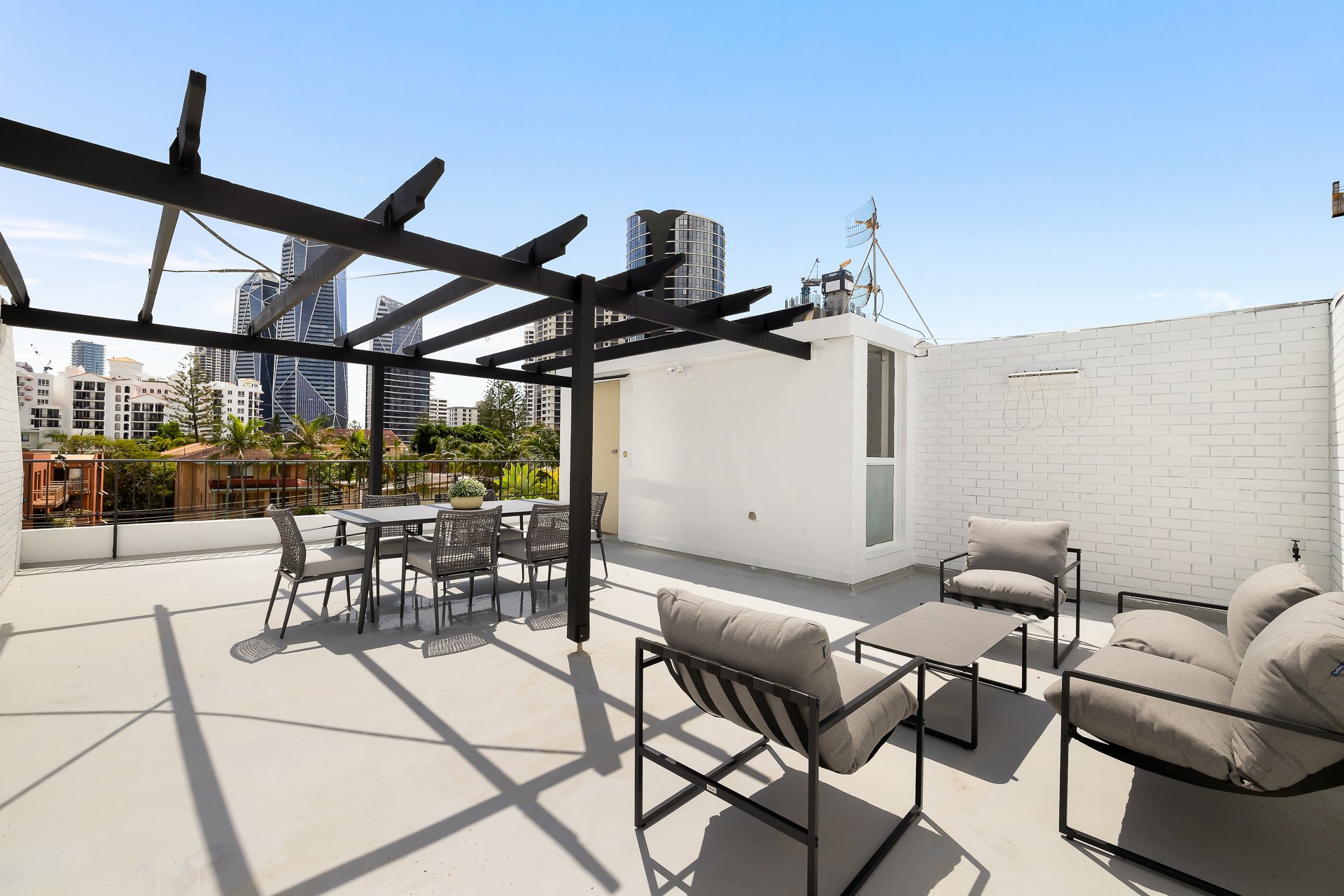 14/24 Second  Avenue Broadbeach