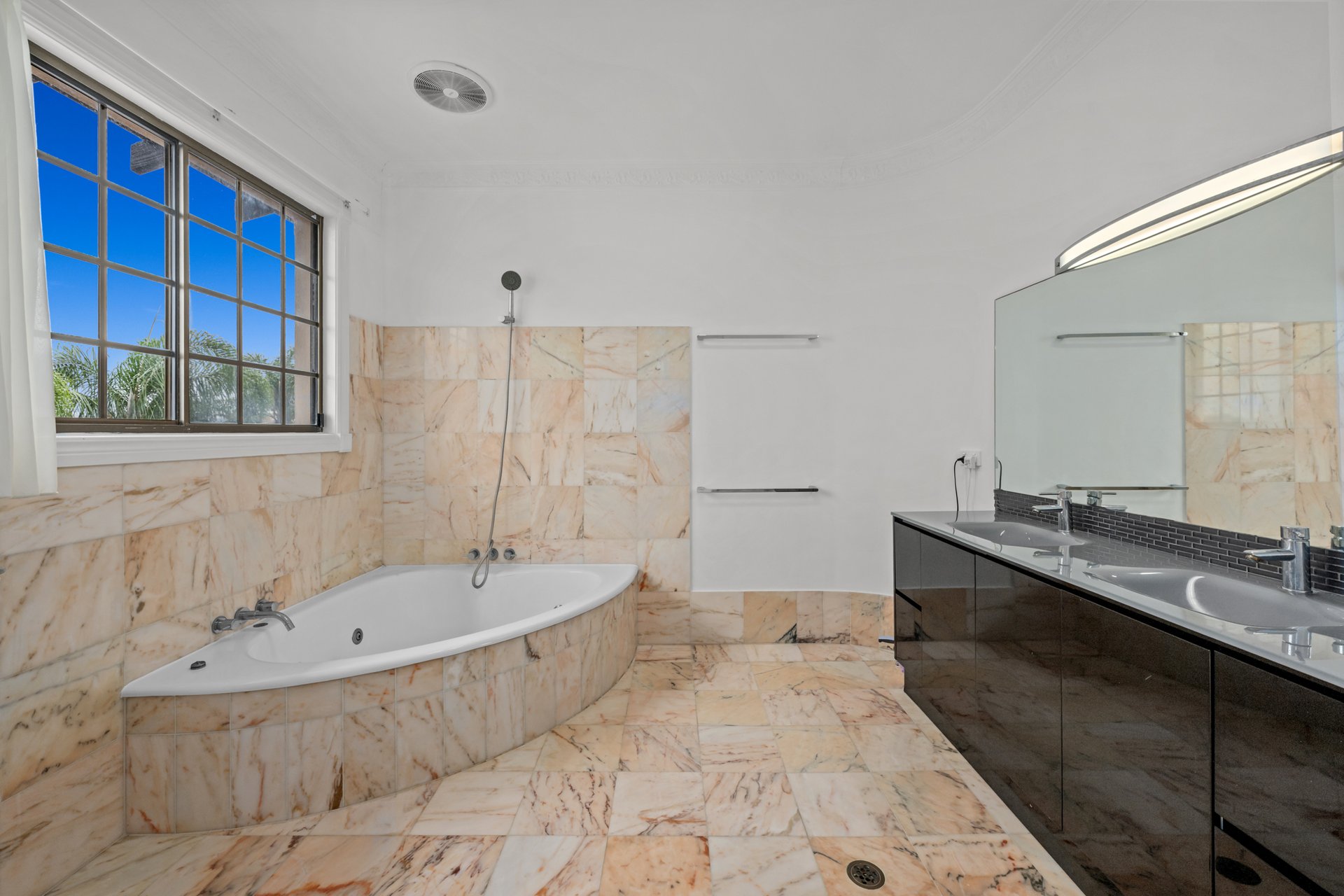 11 Angus Court Benowa