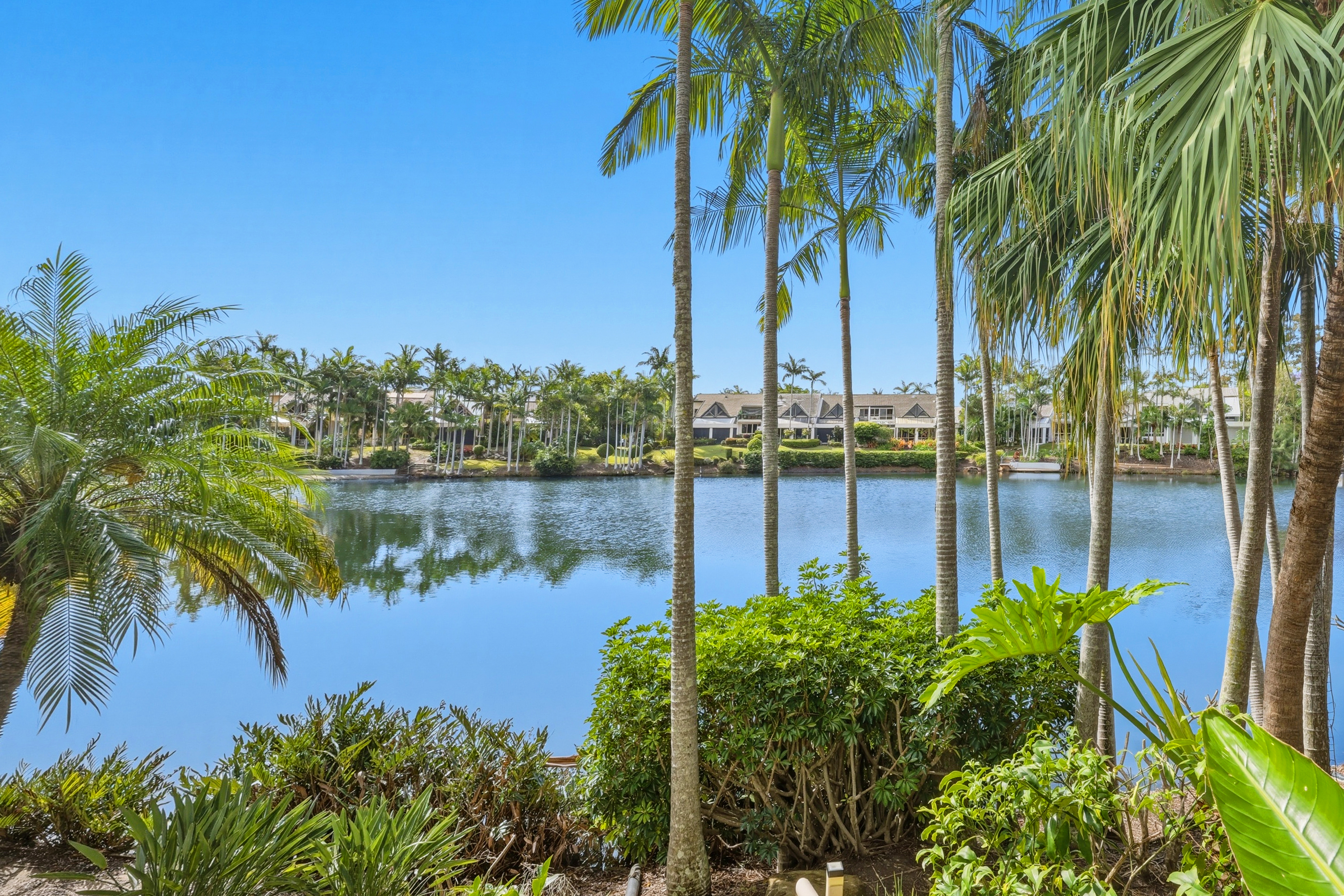 30/125 Santa Cruz Boulevard, Clear Island Waters - Image 1