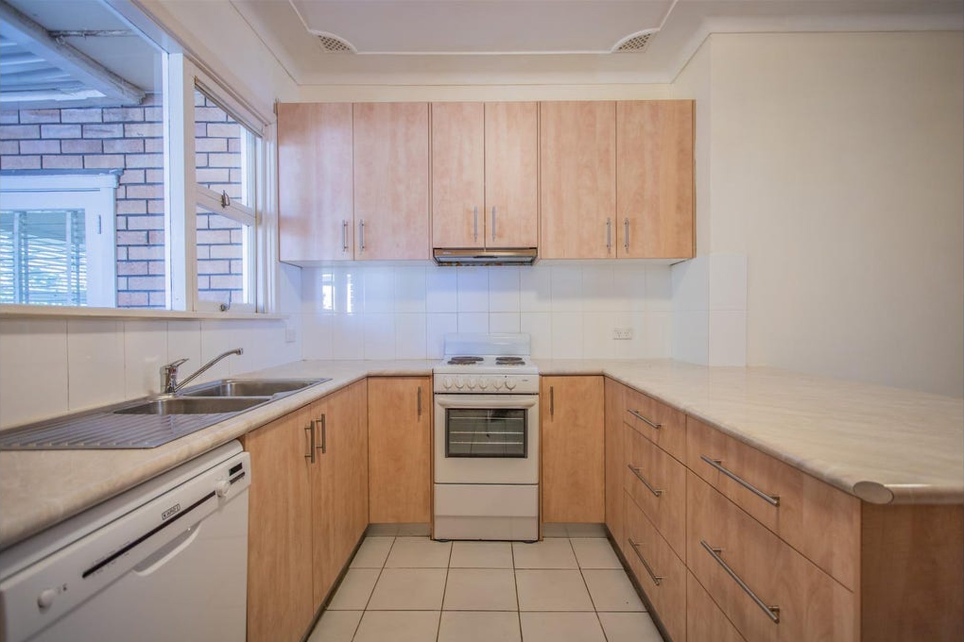 https://images.sales.reapit.com.au/6546/cms/9/24028/d/169814477867504288.jpg