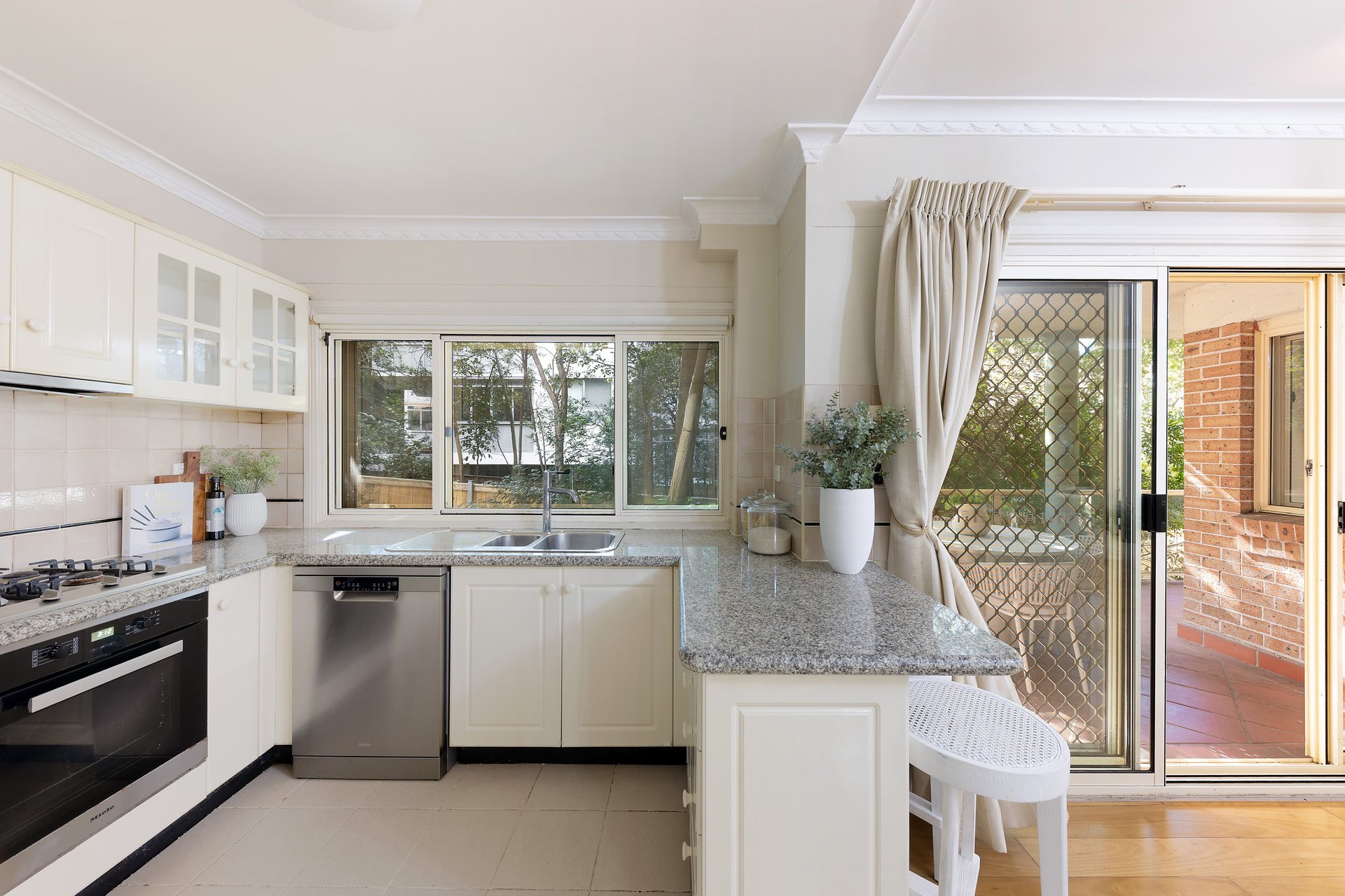 2/571 Pacific Highway, Killara NSW 2071 — image 3 of 7