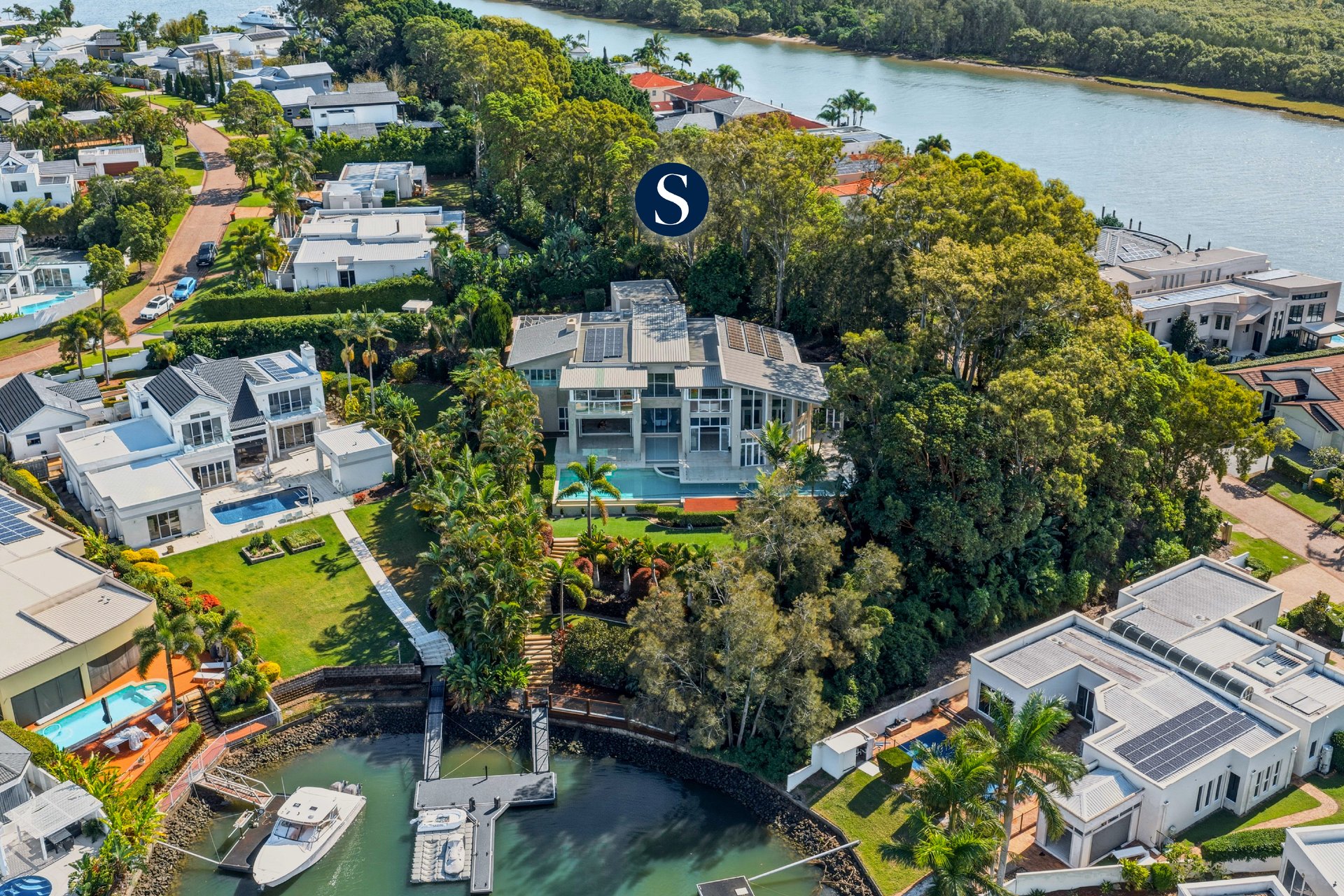 7020 Riverview Crescent, Sanctuary Cove For Sale by  - image 1
