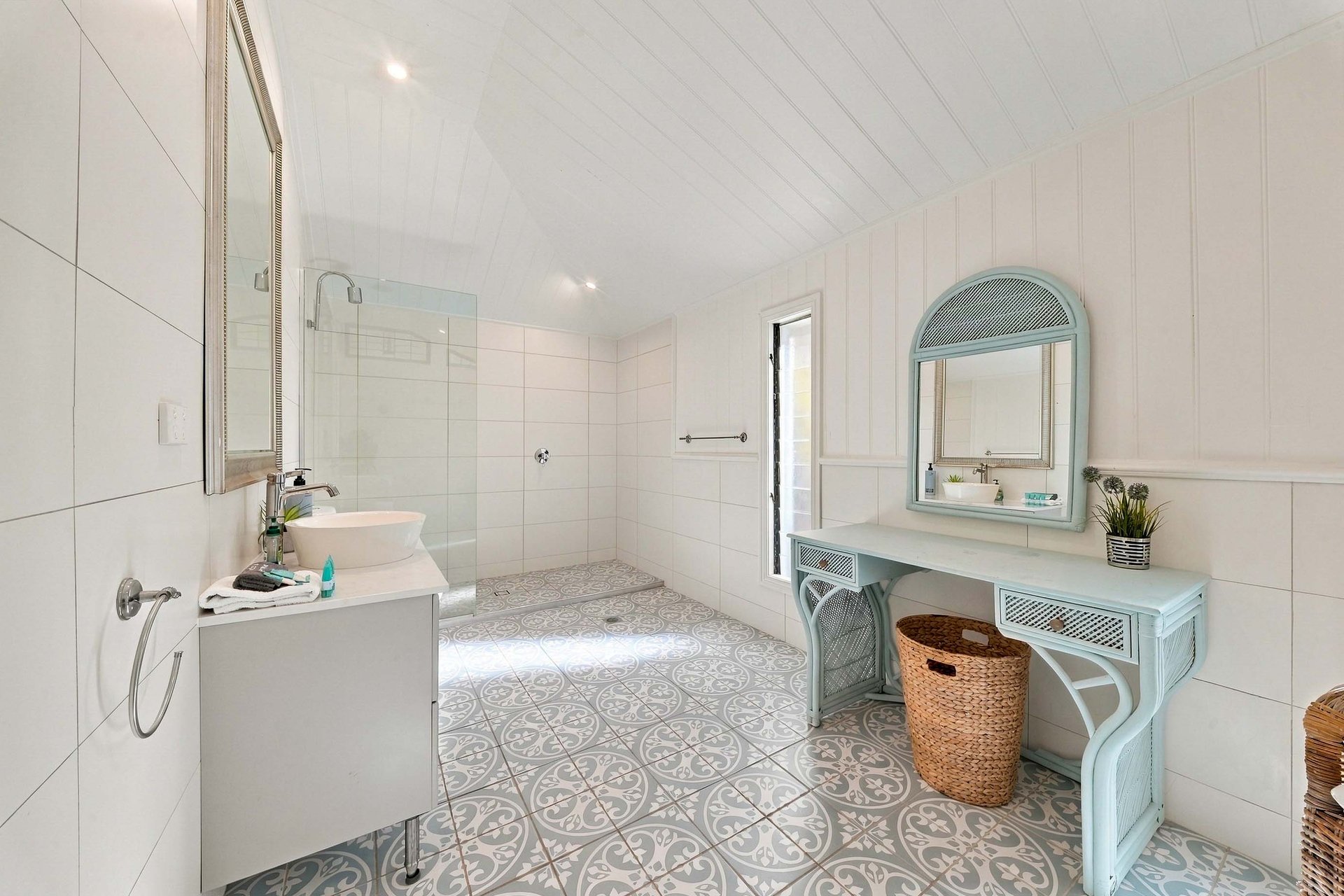 22A Rattray Avenue, Hideaway Bay For Sale by Queensland Sotheby's International Realty - image 1