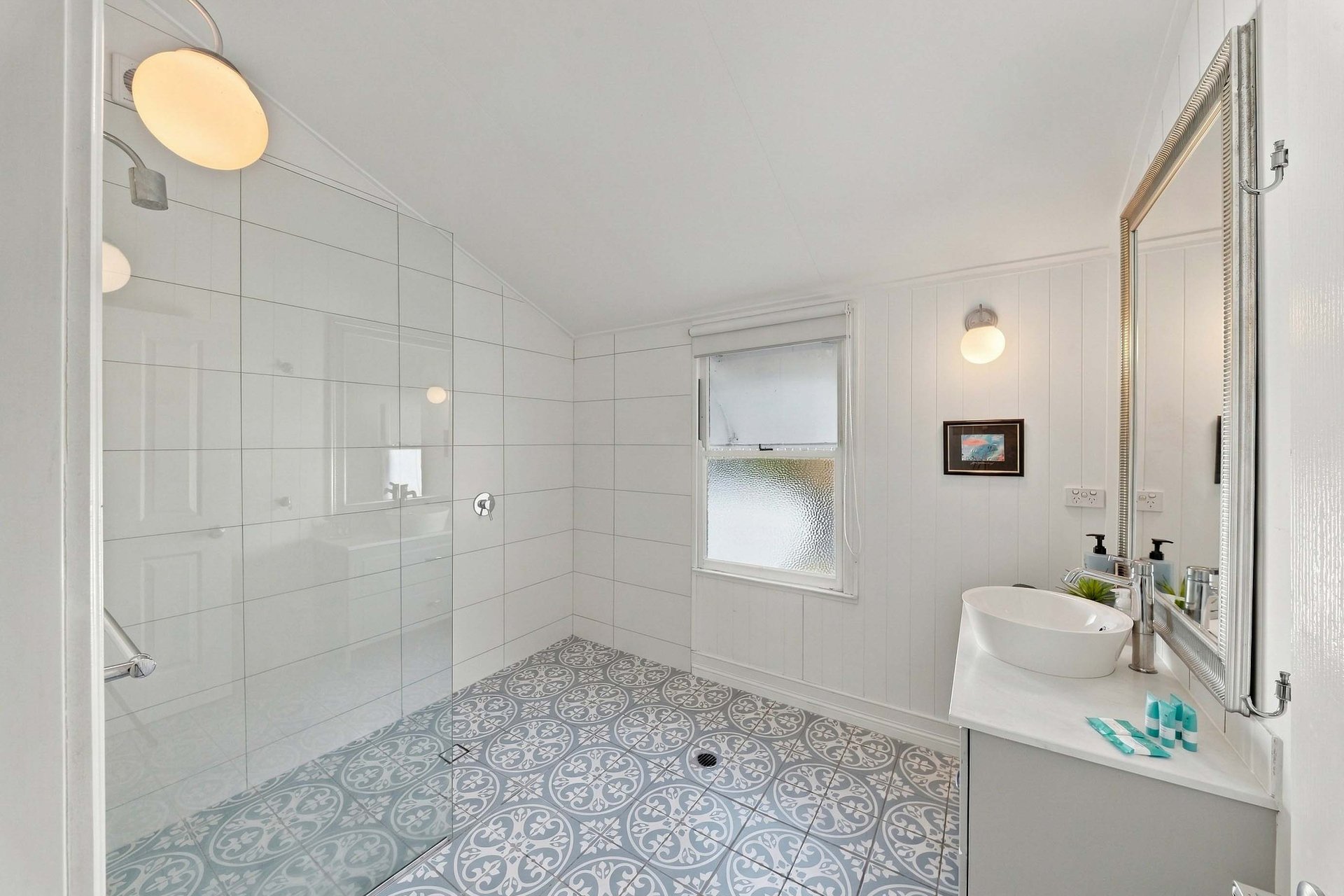 22A Rattray Avenue, Hideaway Bay For Sale by Queensland Sotheby's International Realty - image 1