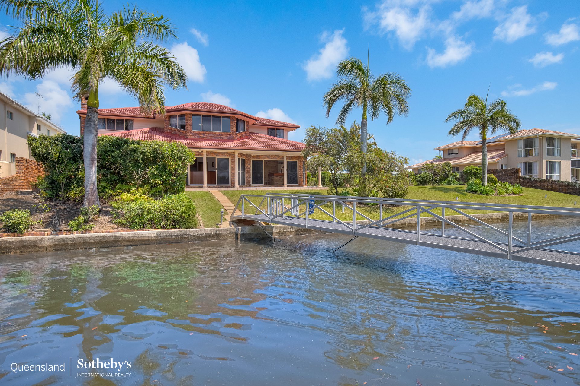 7 Sternlight Court, Raby Bay For Sale by Queensland Sotheby's International Realty - image 1