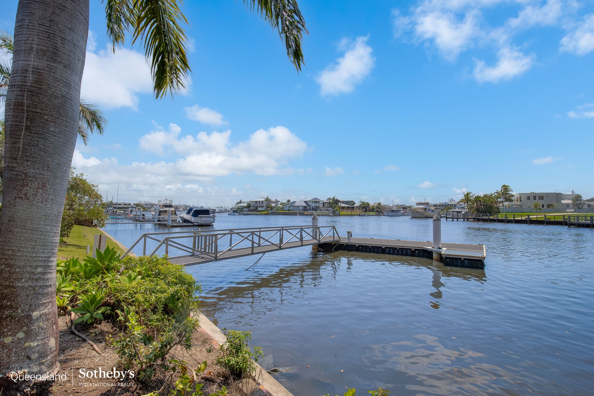 7 Sternlight Court, Raby Bay For Sale by Queensland Sotheby's International Realty - image 1