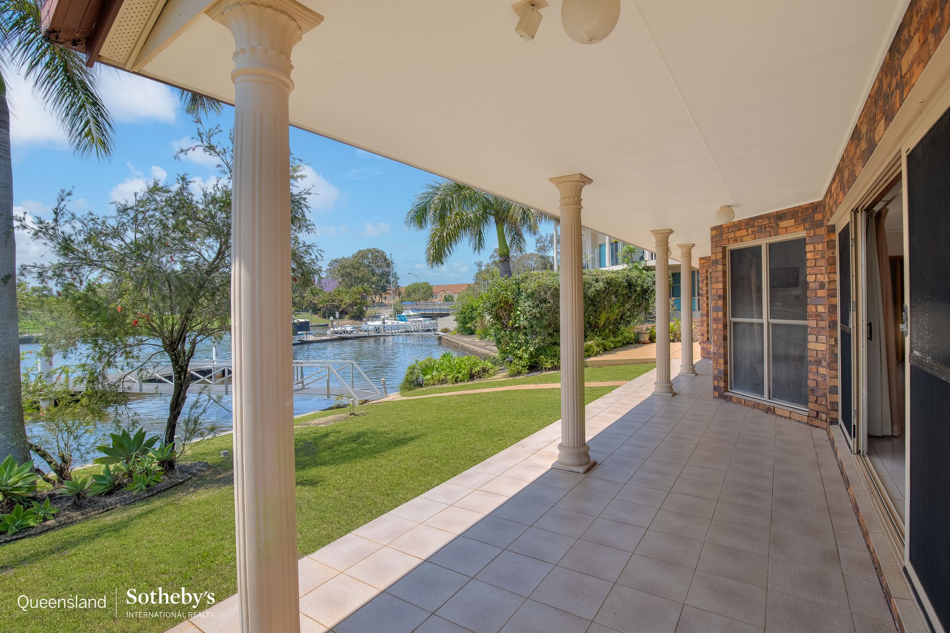 7 Sternlight Court, Raby Bay For Sale by Queensland Sotheby's International Realty - image 1