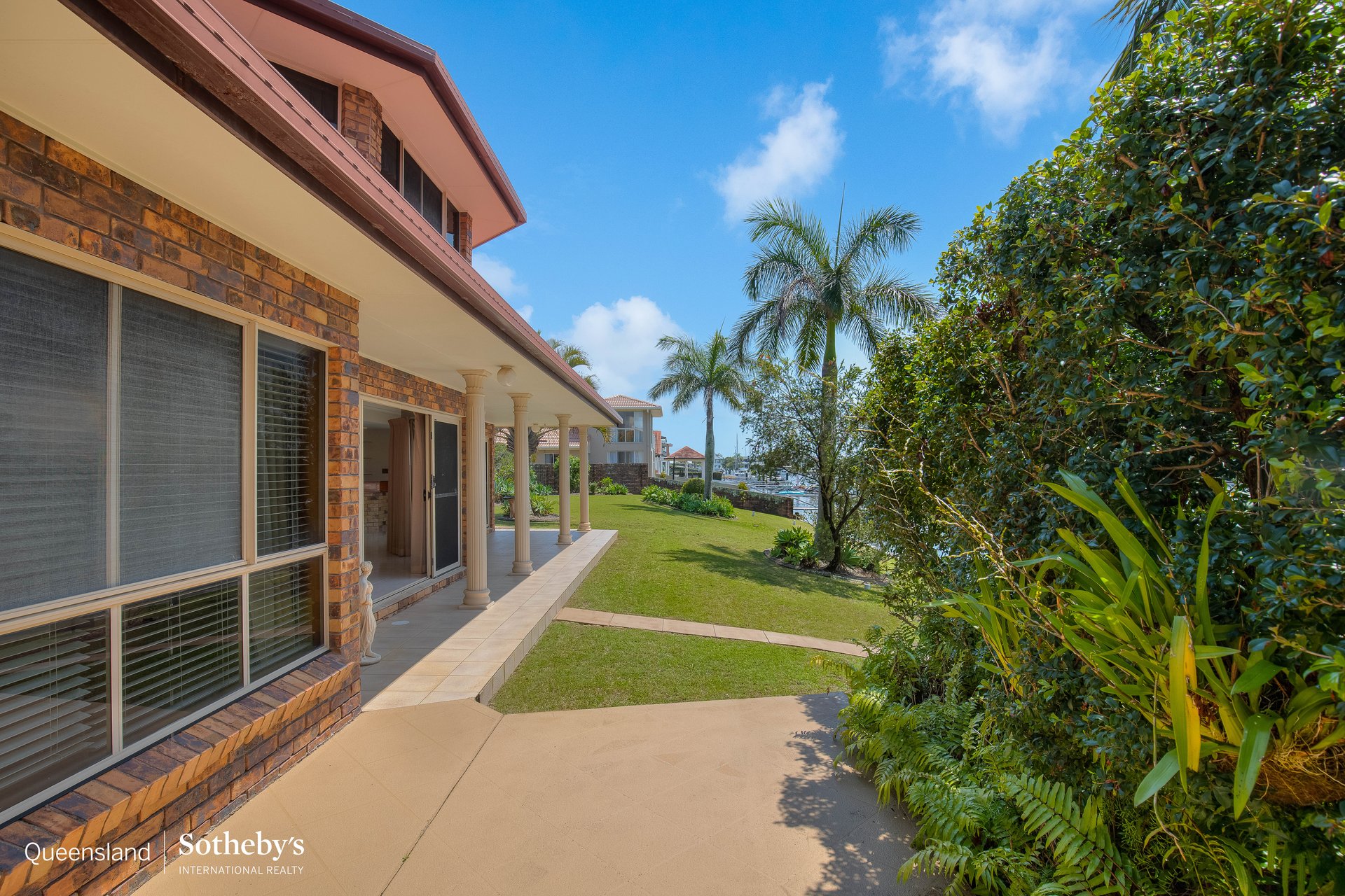 7 Sternlight Court, Raby Bay For Sale by Queensland Sotheby's International Realty - image 1