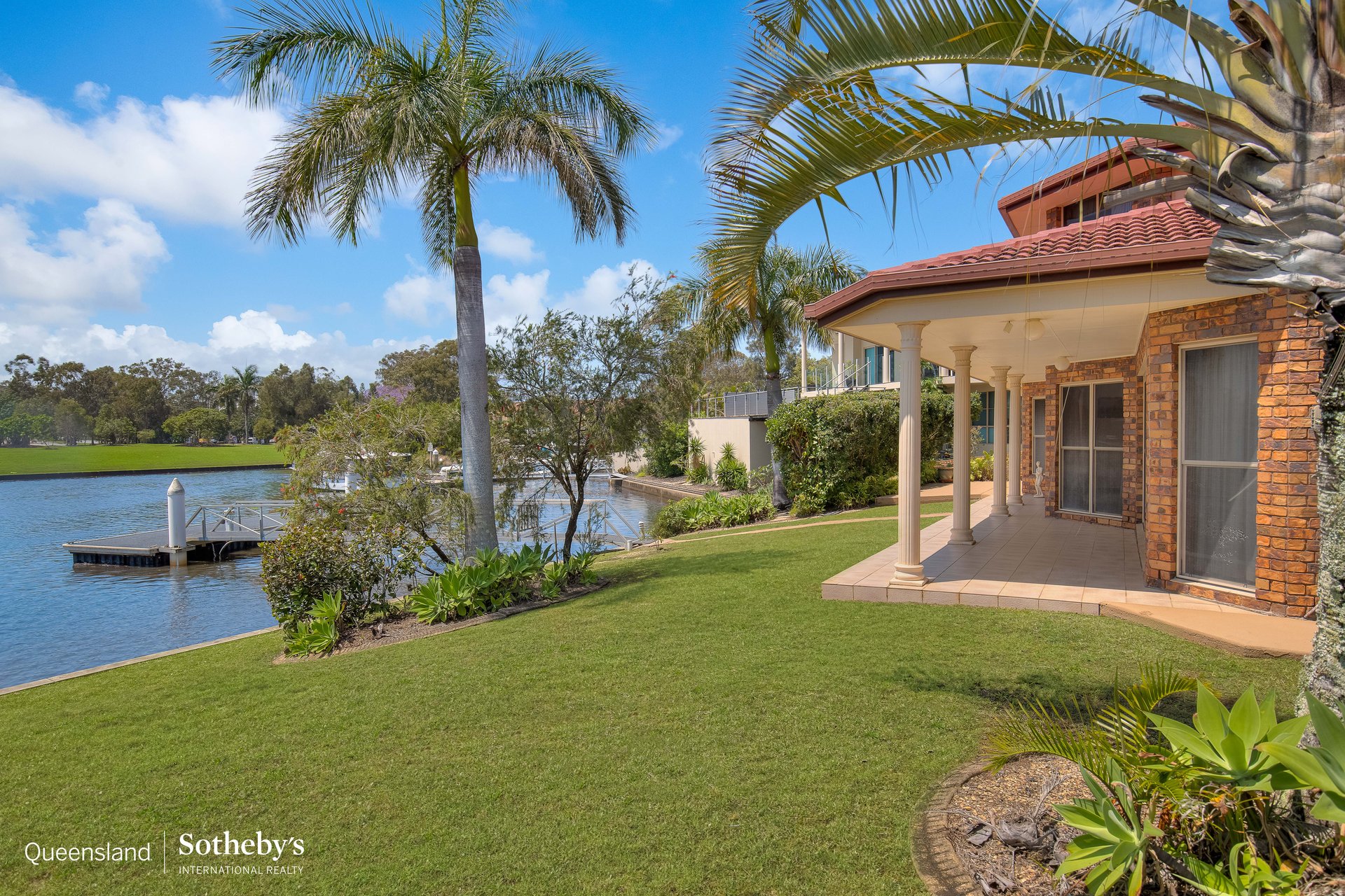 7 Sternlight Court, Raby Bay For Sale by Queensland Sotheby's International Realty - image 1