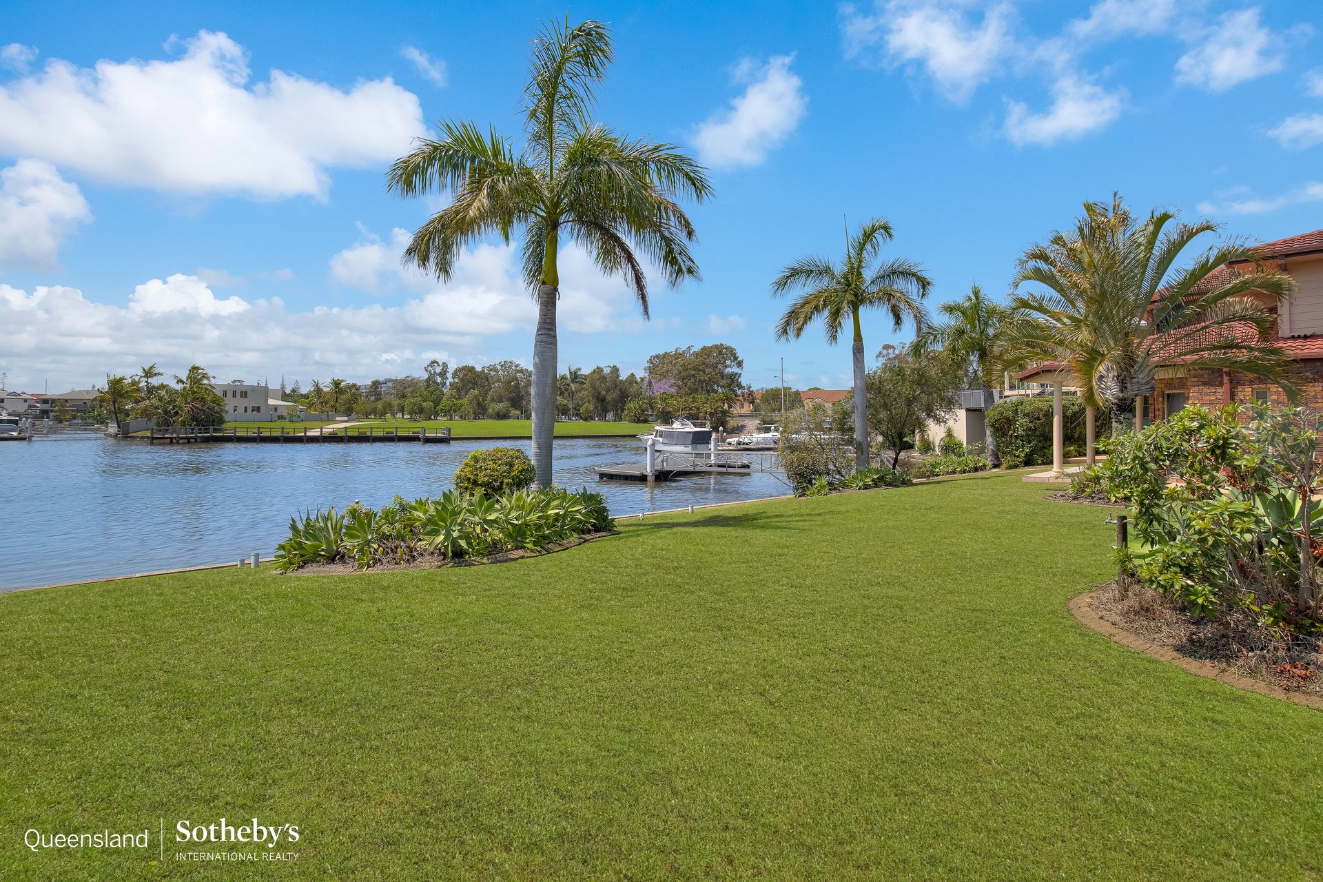 7 Sternlight Court, Raby Bay For Sale by Queensland Sotheby's International Realty - image 1