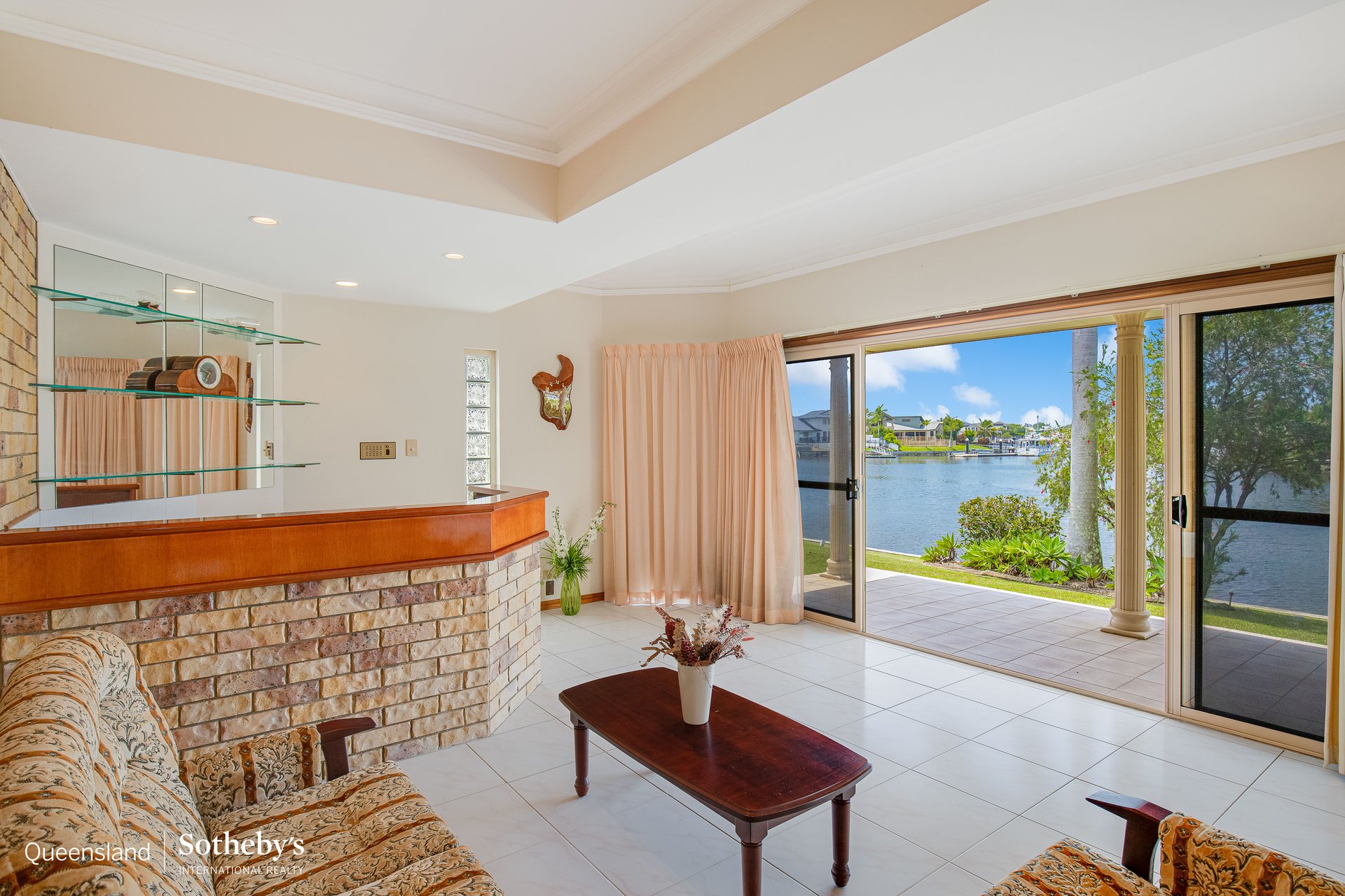 7 Sternlight Court, Raby Bay For Sale by Queensland Sotheby's International Realty - image 1