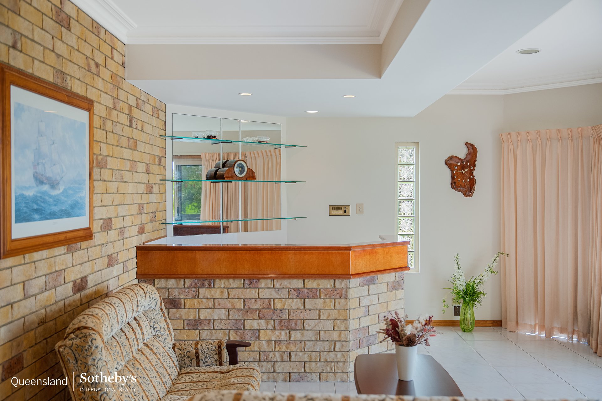 7 Sternlight Court, Raby Bay For Sale by Queensland Sotheby's International Realty - image 1