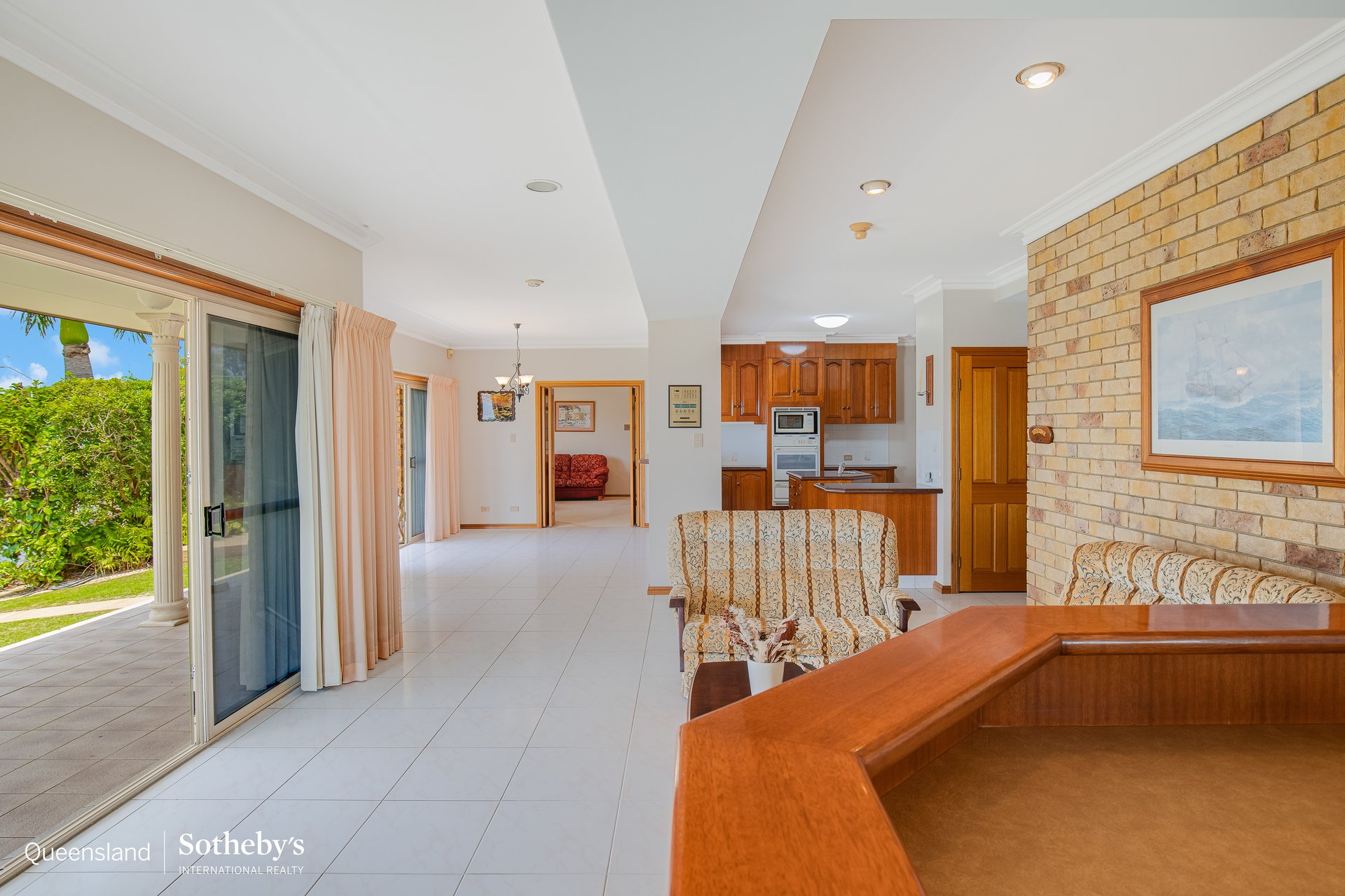 7 Sternlight Court, Raby Bay For Sale by Queensland Sotheby's International Realty - image 1