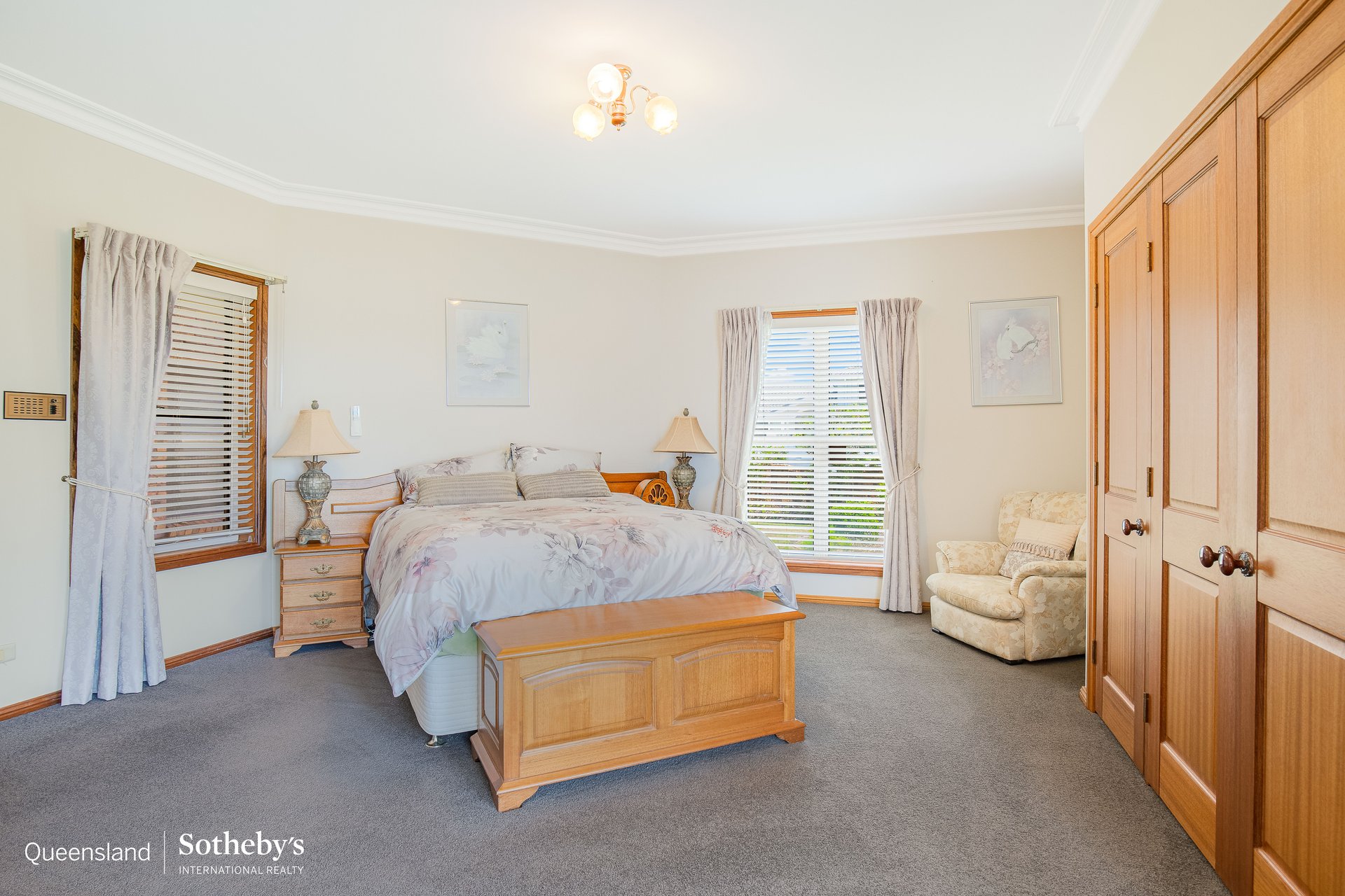 7 Sternlight Court, Raby Bay For Sale by Queensland Sotheby's International Realty - image 1