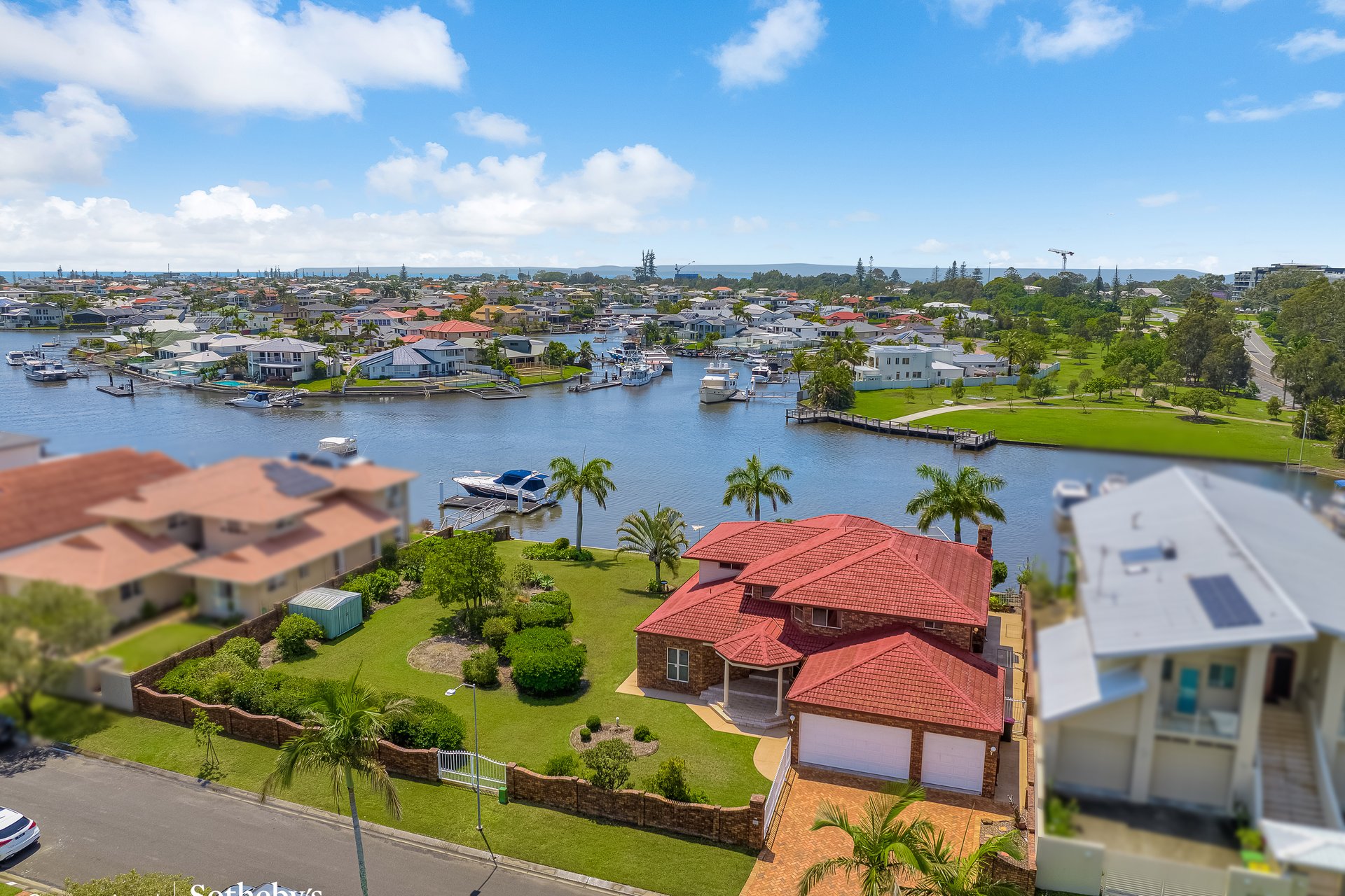 7 Sternlight Court, Raby Bay For Sale by Queensland Sotheby's International Realty - image 1