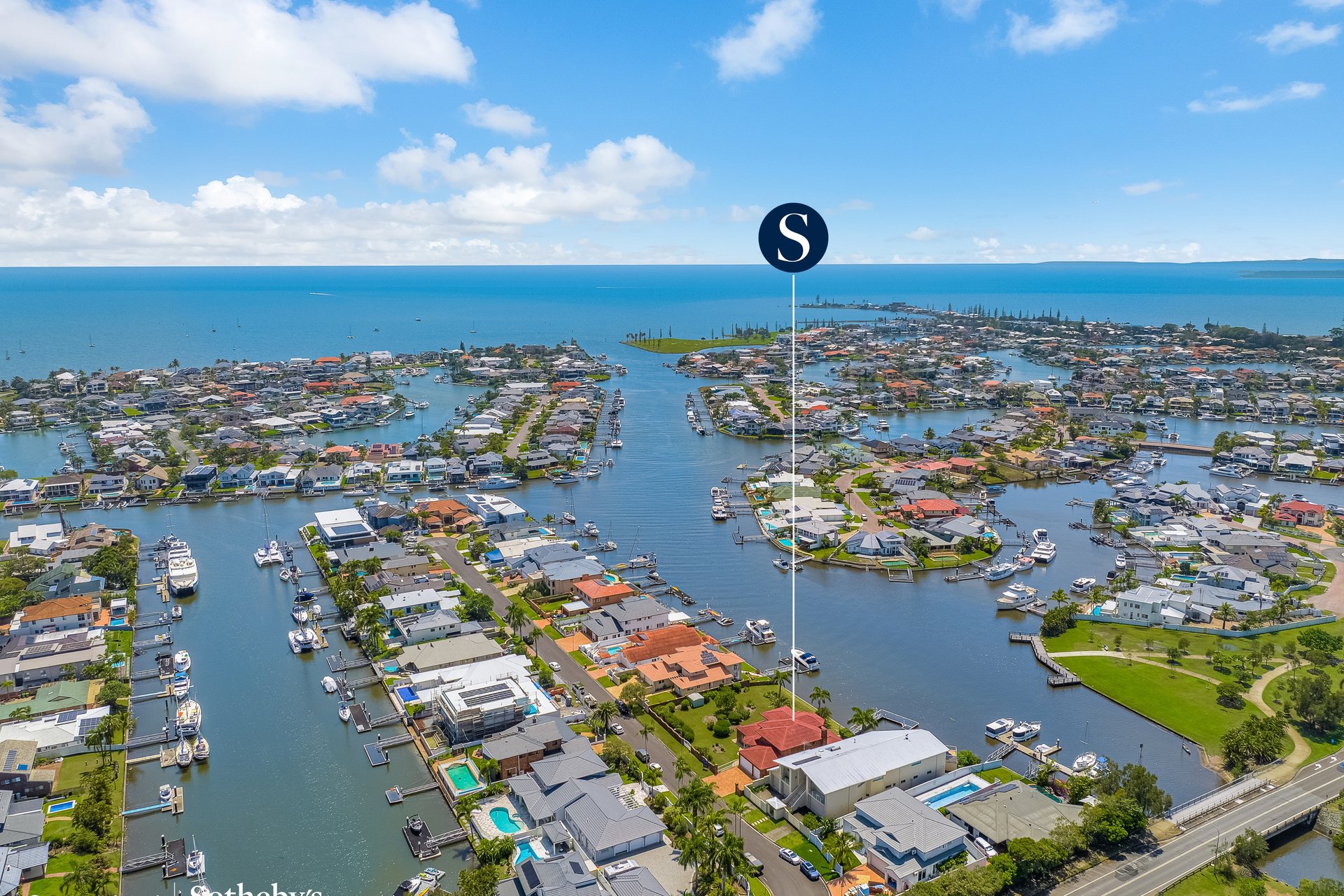 7 Sternlight Court, Raby Bay For Sale by Queensland Sotheby's International Realty - image 1